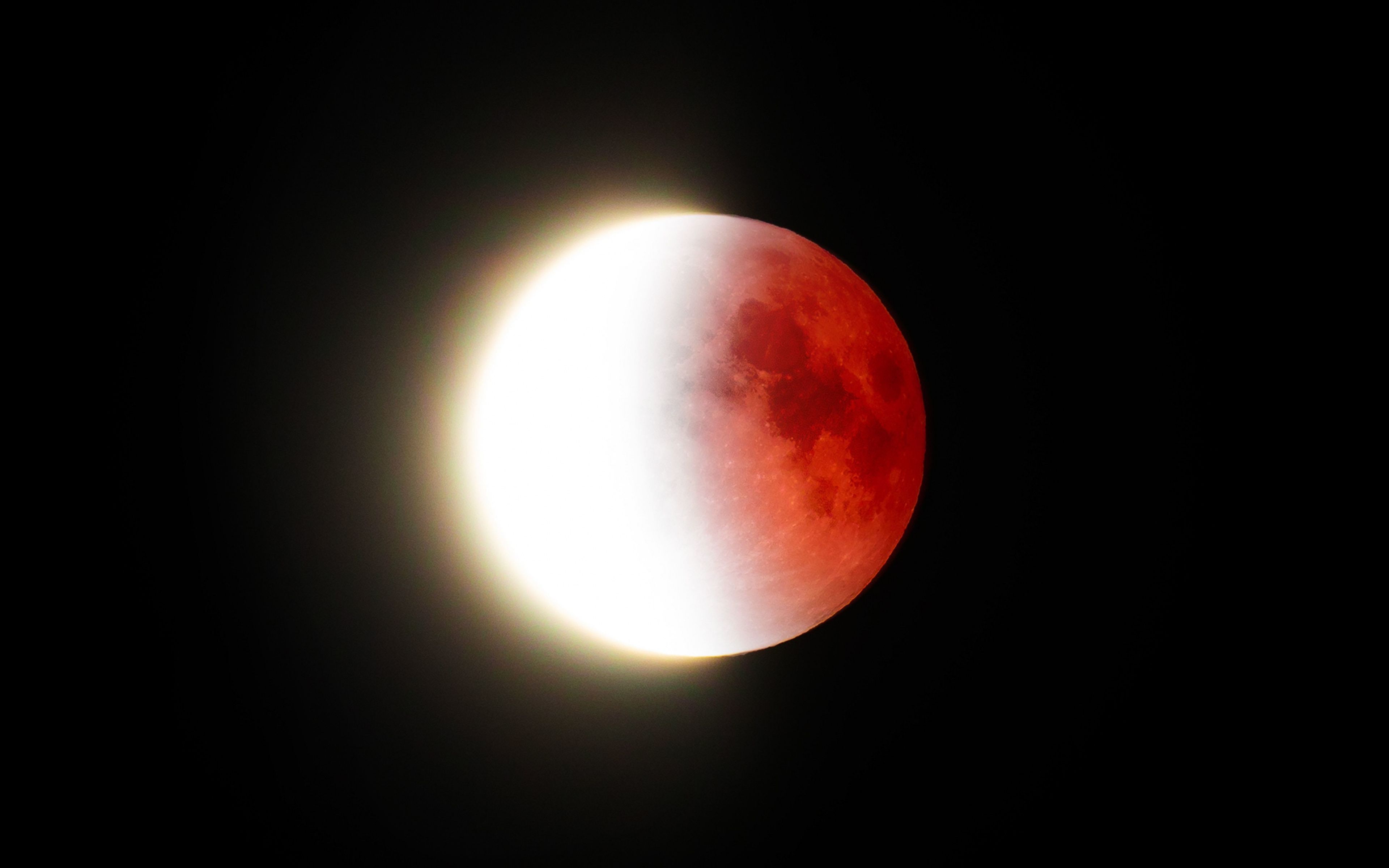 Luna rossa scuro sfondo nero, 720x1280 Verticale, Telefono