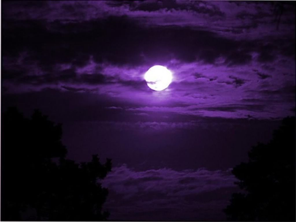 Luna piena viola tra nuvole, 1024x768 HD, Laptop