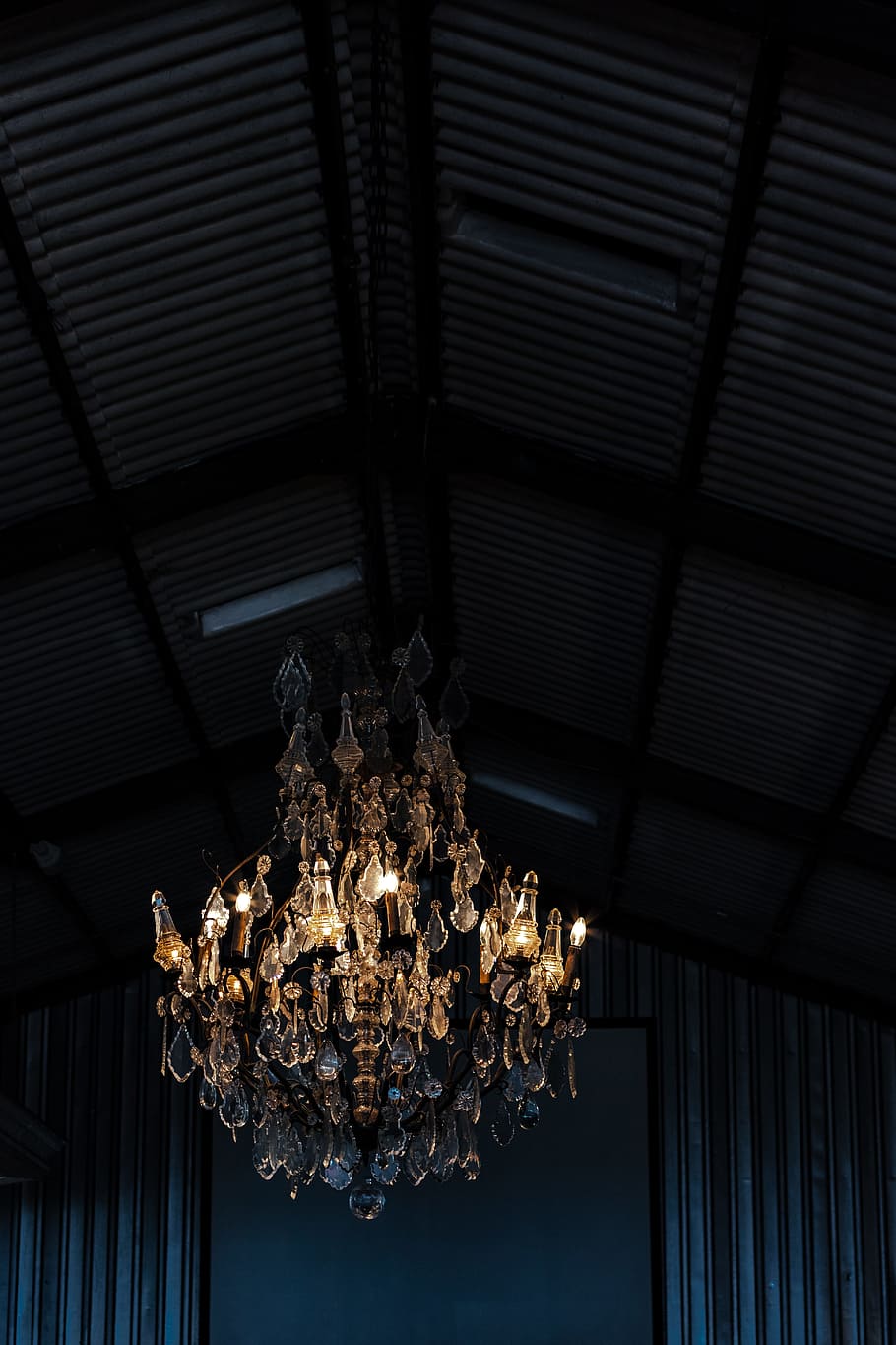 Lampadario di cristallo scuro, 910x1365 Verticale, Telefono