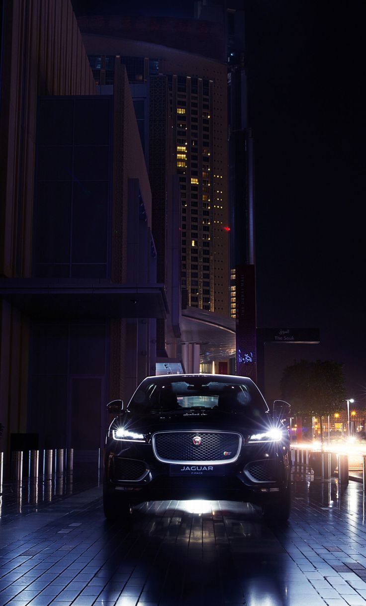 Jaguar SUV scuro notturno, 736x1219 Verticale, Mobile
