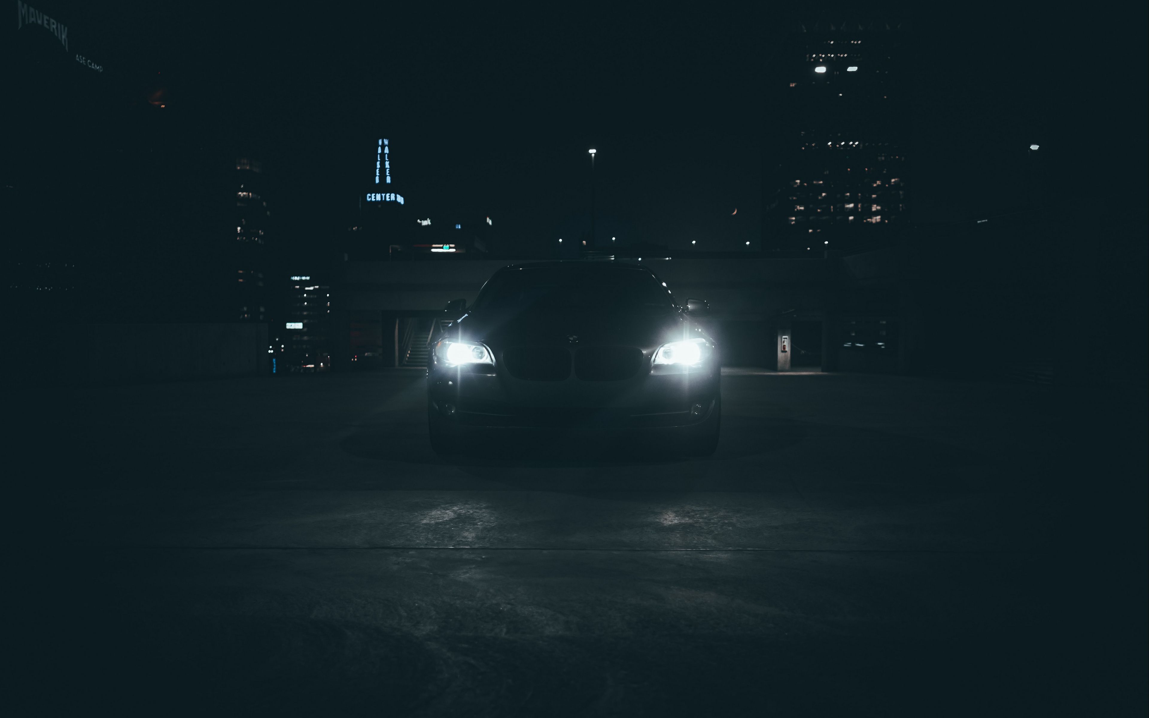 Auto scura di notte città, 3840x2400 4K Ultra HD, Smart TV 4K