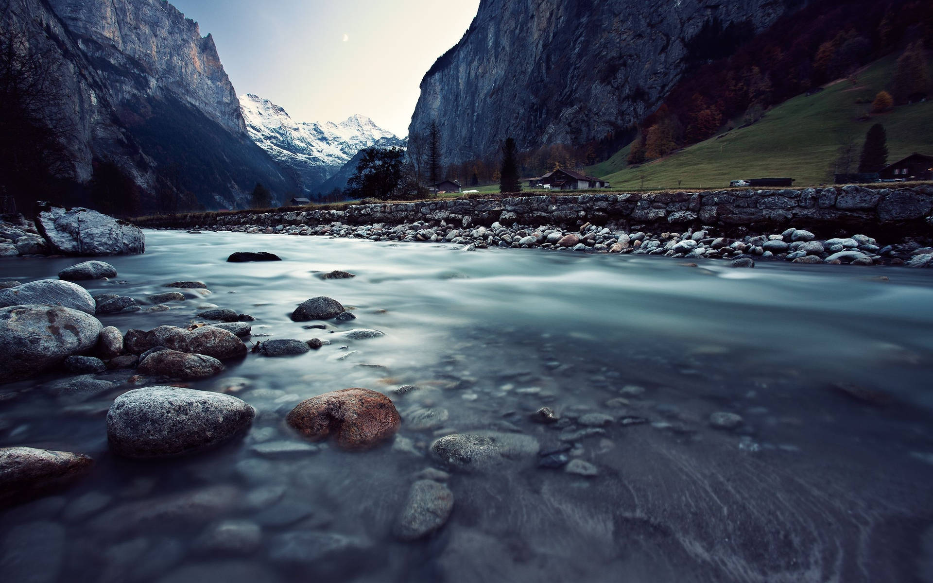Fiume tra montagne innevate, 1920x1200 Full HD+ WUXGA, Mac