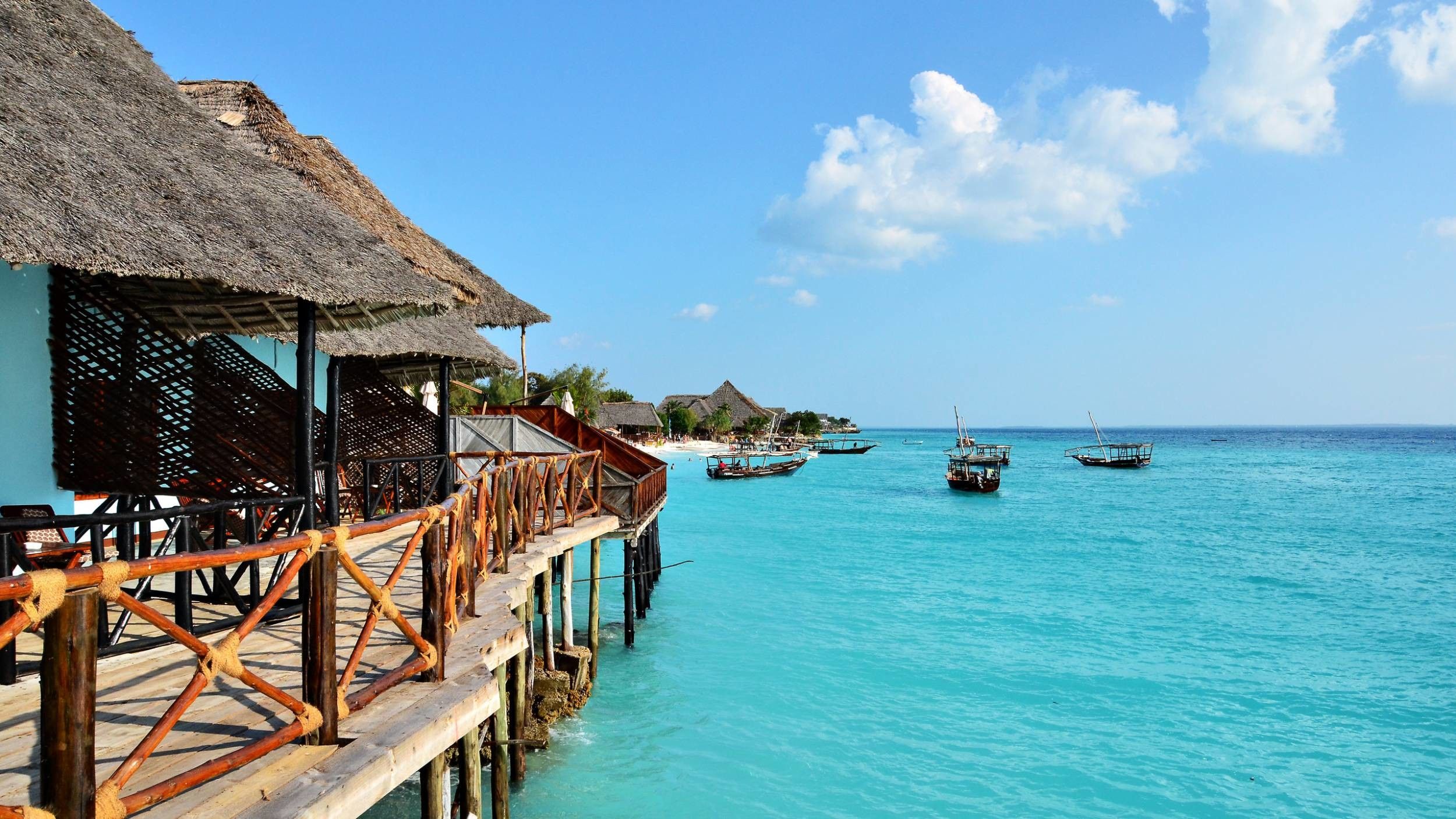 Resort tropicale sul mare turchese, 2500x1406 Hi-Res, iMac