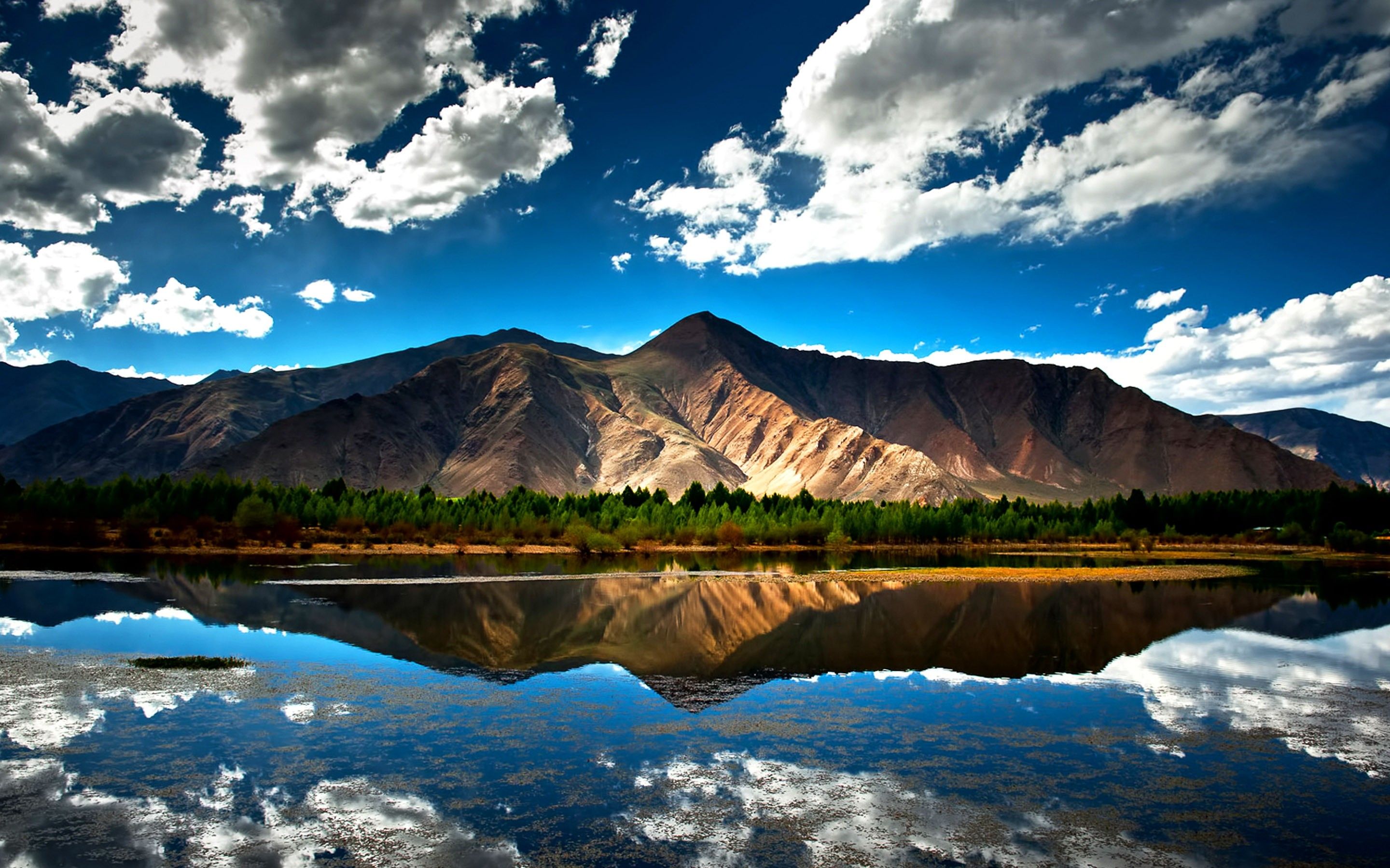 Montagne riflesse nel lago, 2880x1800 2K, MacBook Pro