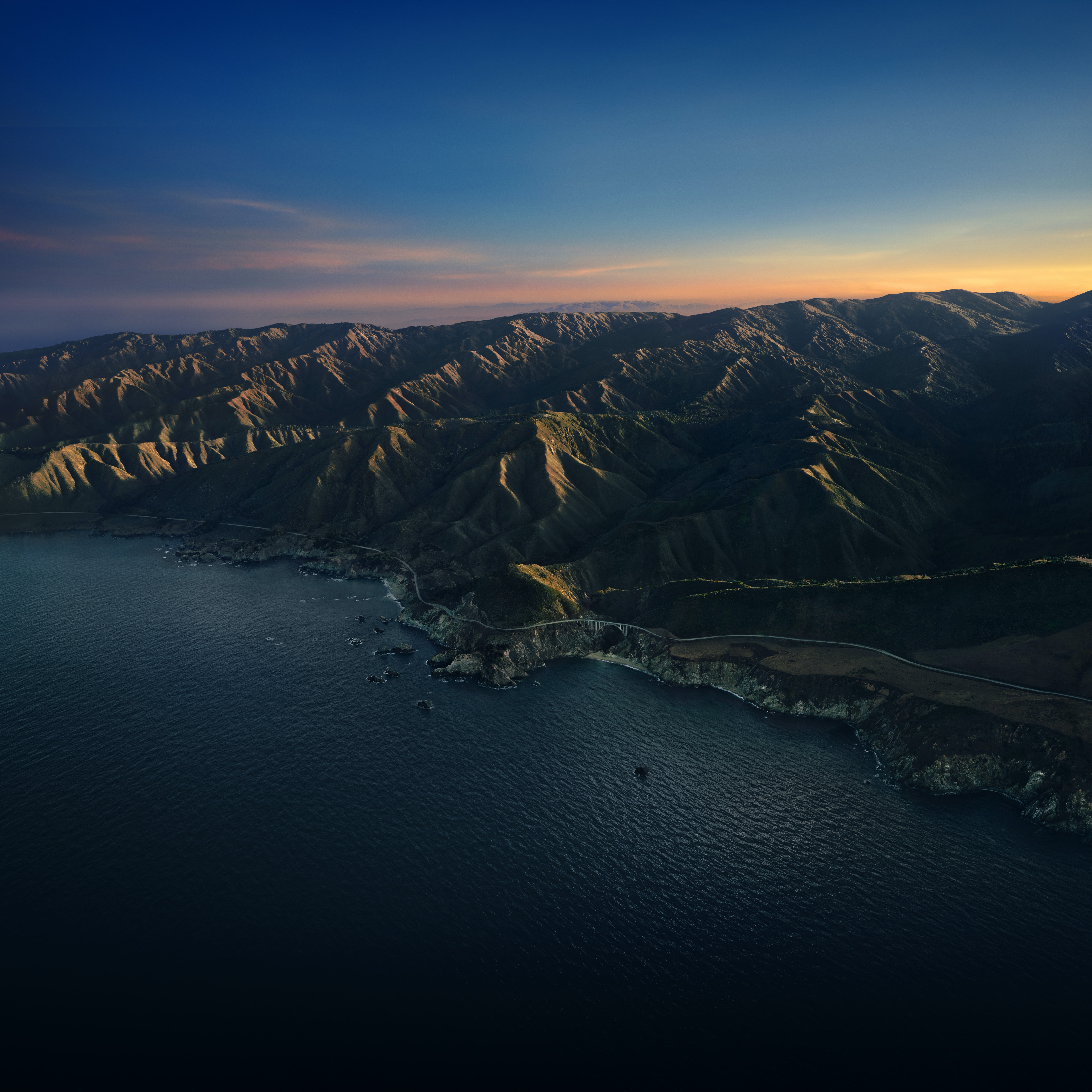 Costa montagnosa al tramonto, 6016x6016 4K, MacBook Pro