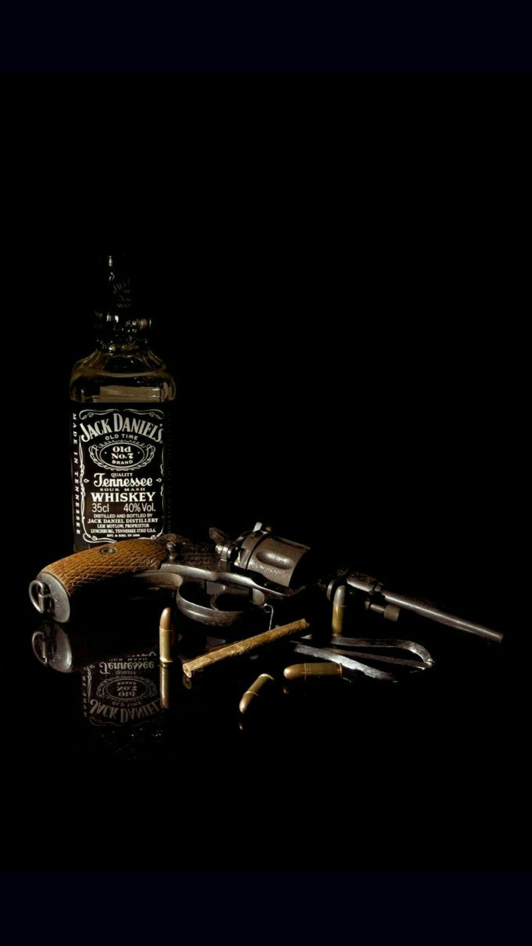 Jack Daniels e pistola scena mafia, 1080x1920 Verticale, Telefono