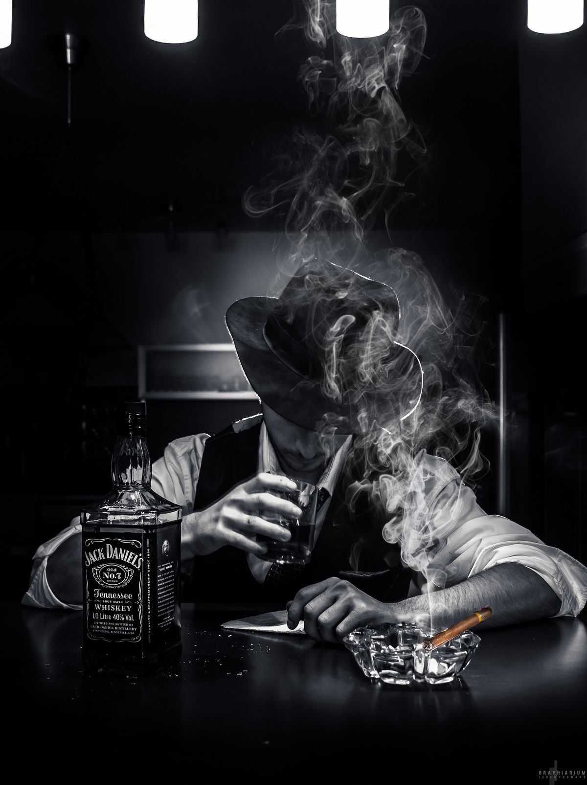 Uomo con cappello, whisky e sigaro, 1200x1603 Full HD Verticale, Smartphone