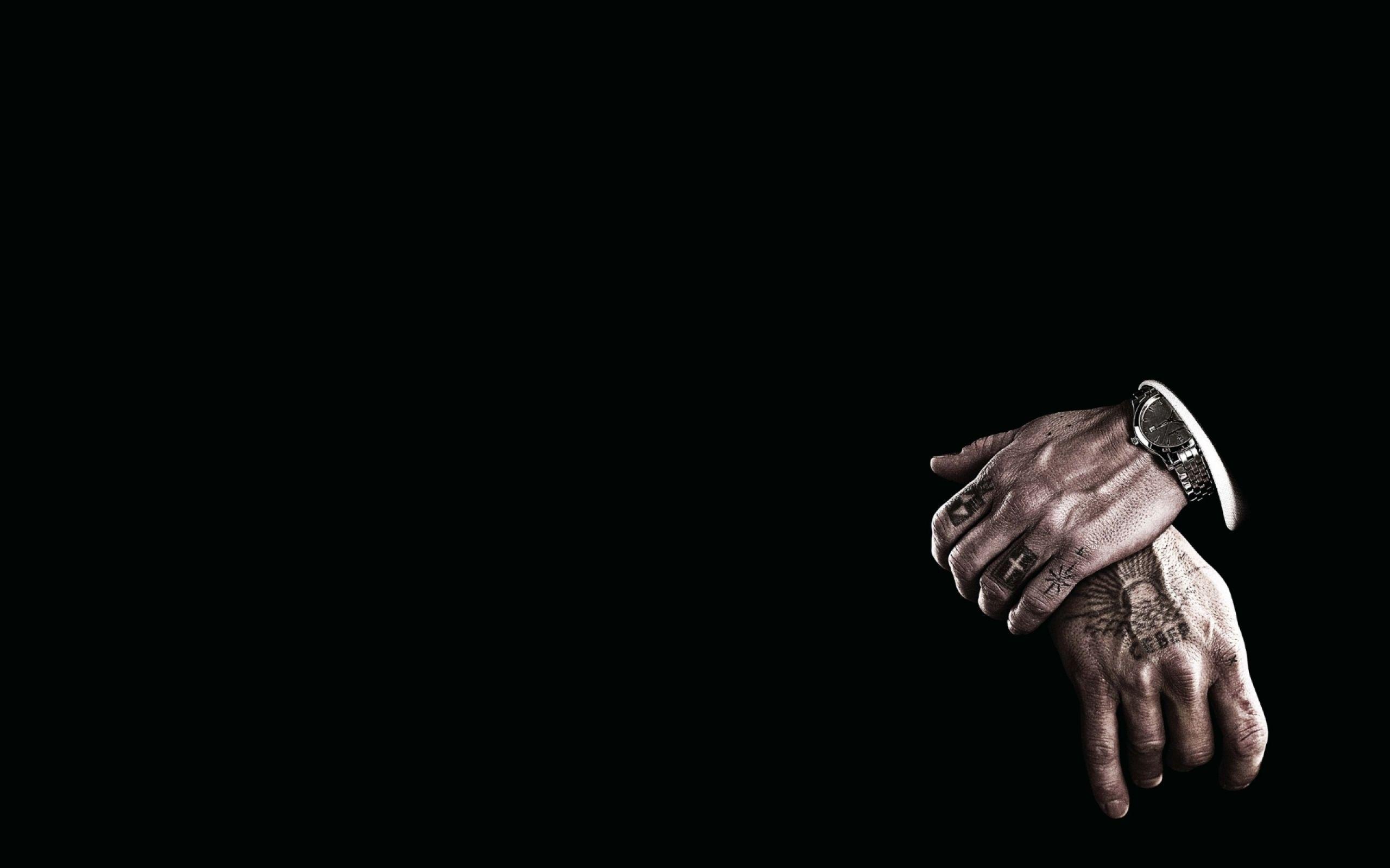 Mani ammanettate su sfondo nero, 2560x1600 WQXGA, MacBook Pro