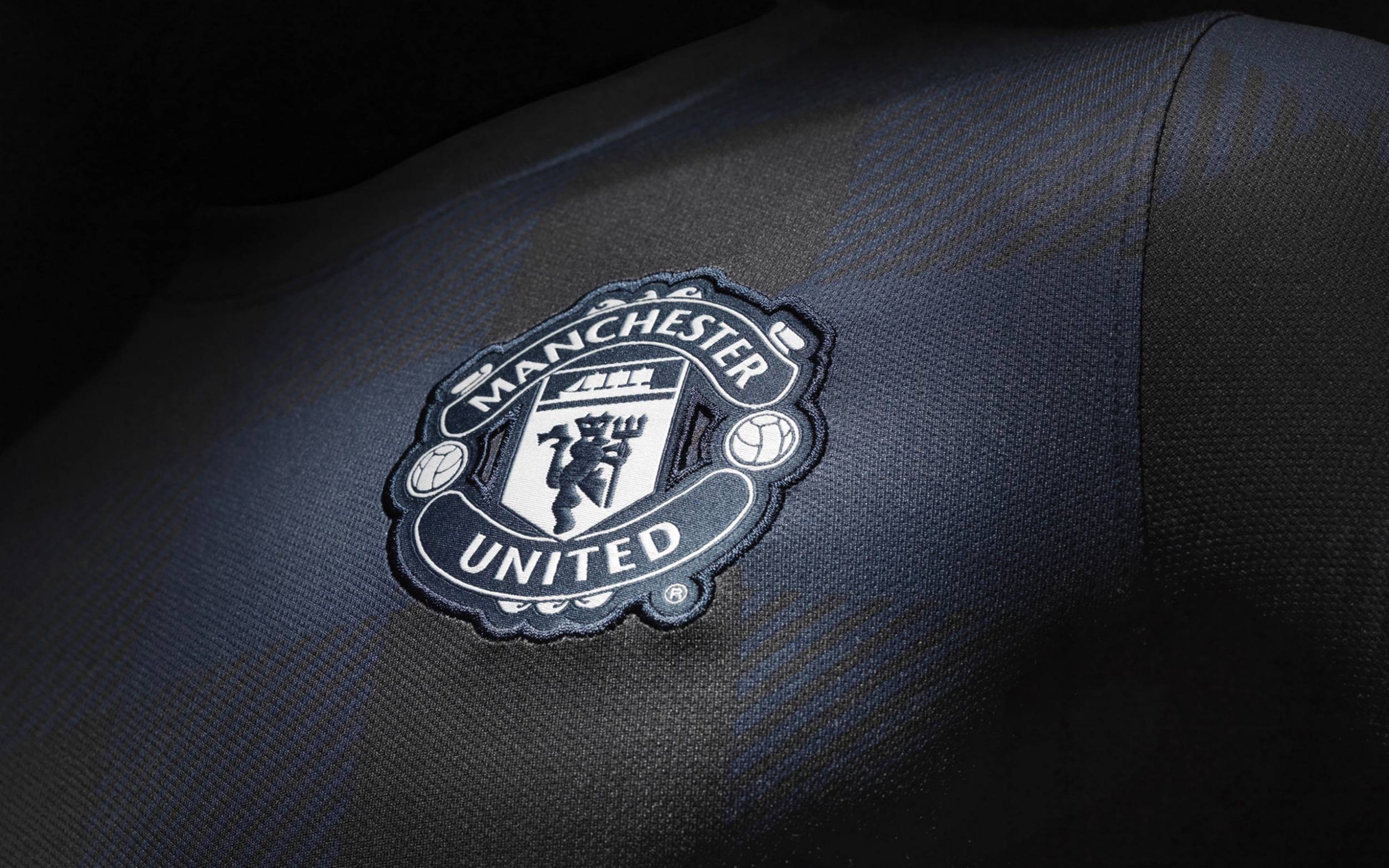 Logo Manchester United su maglia, 2500x1562 2K, Desktop