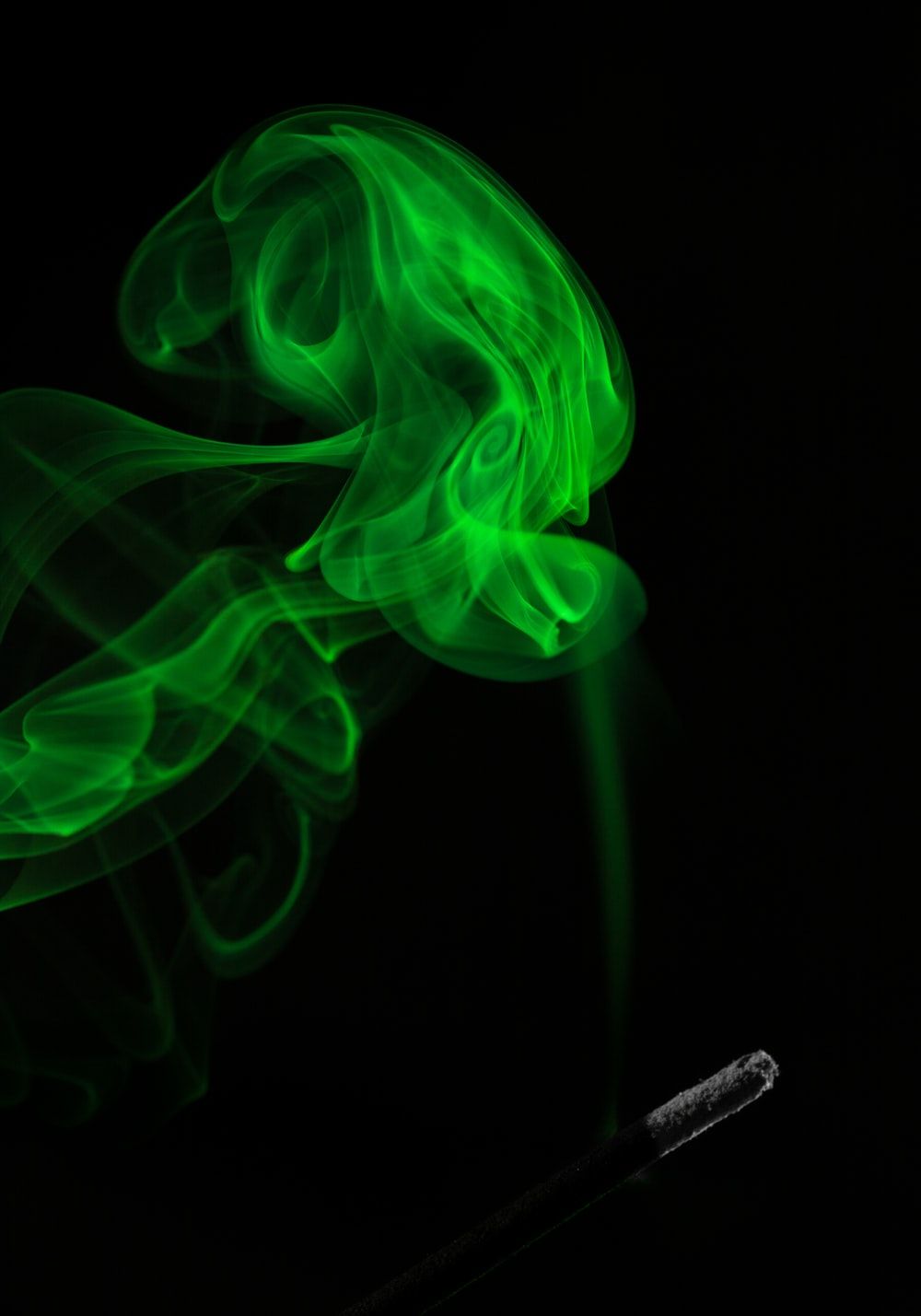 Fumo verde su nero, 1000x1429 Full HD Verticale, Google Pixel