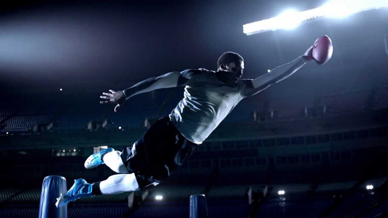 Atleta football americano salto stadio, 1280x720 720p, PC