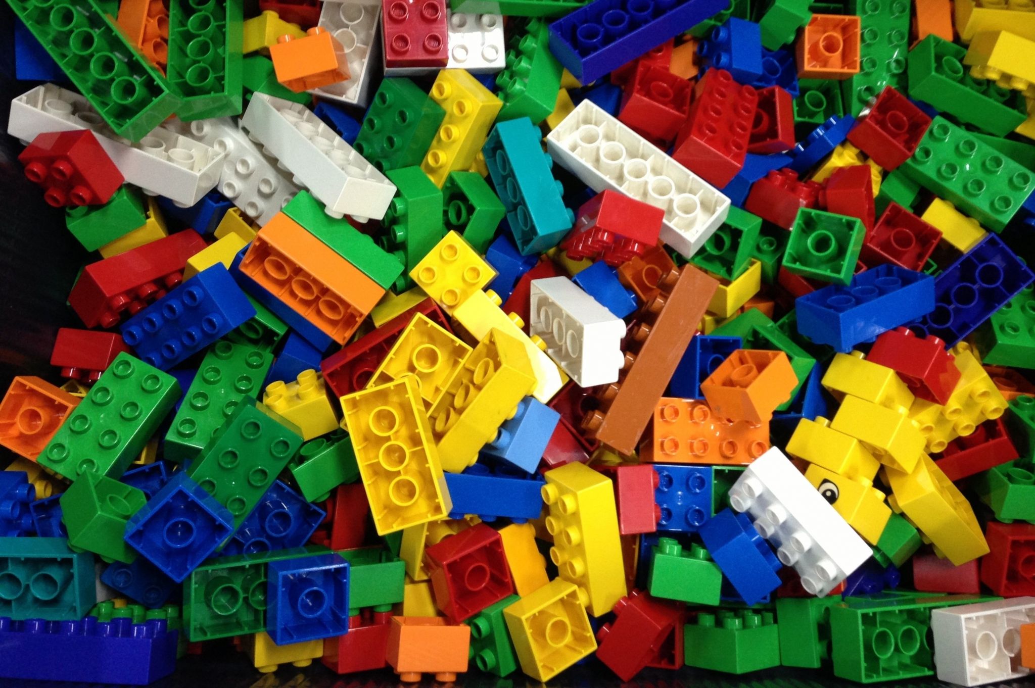 Mattoncini LEGO colorati sparsi, 2048x1362 Hi-Res, Desktop