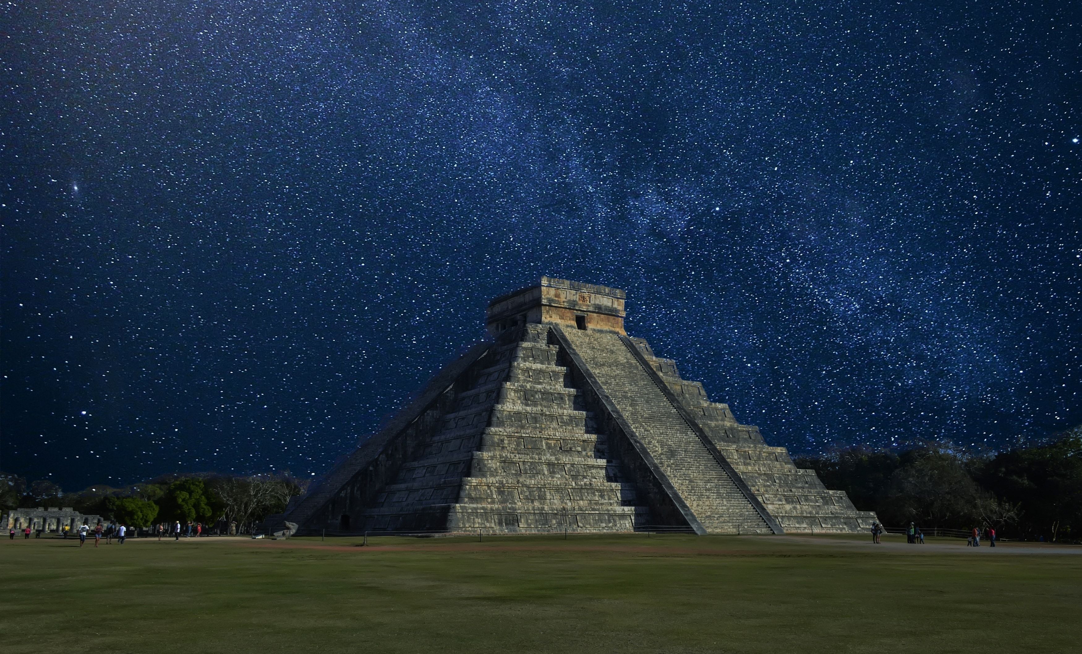 Piramide Maya sotto stelle, 3500x2114 2K+, Desktop
