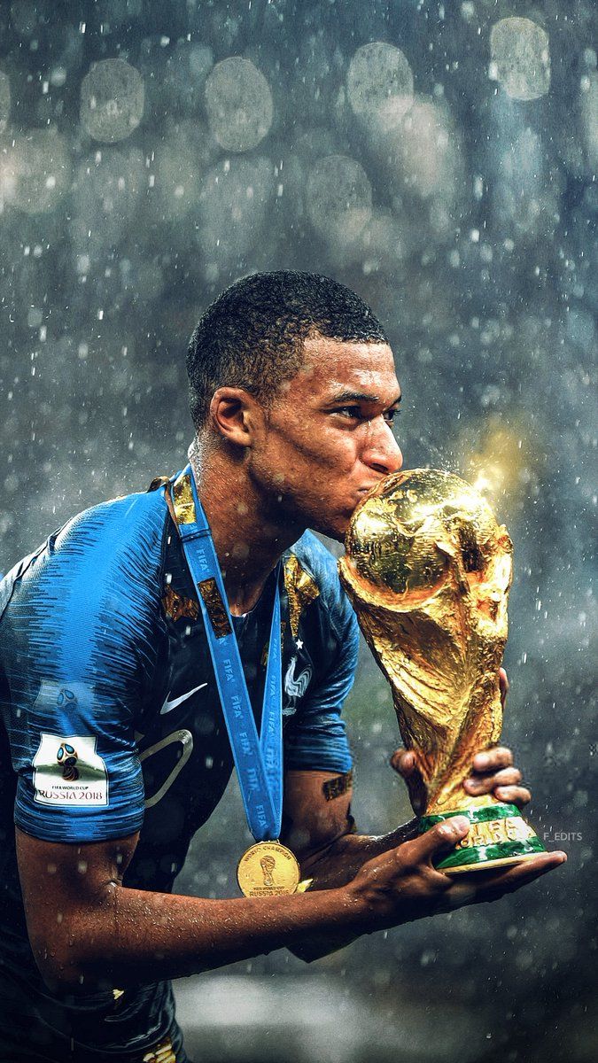 Mbappé bacia trofeo Coppa, 675x1200 Verticale, Mobile