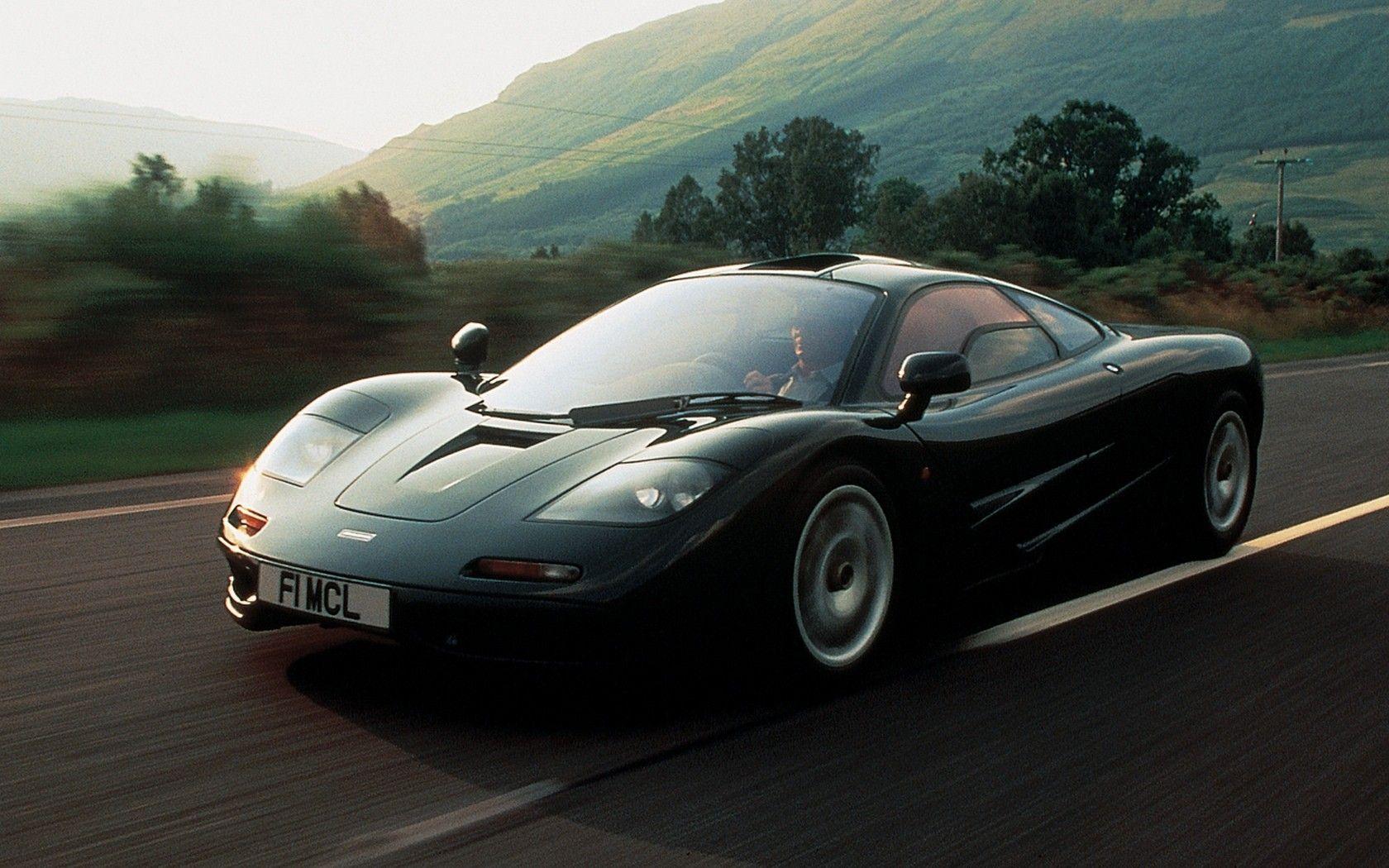 McLaren F1 nera su strada, 1680x1050 HD, Desktop