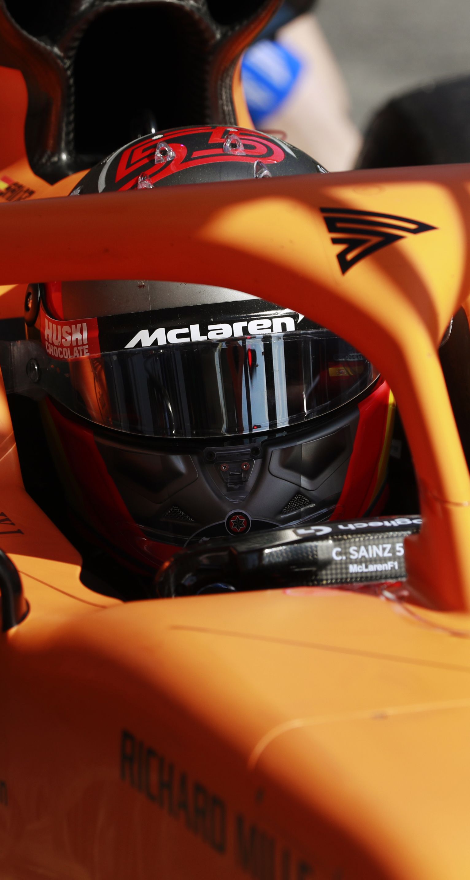 Pilota McLaren F1 arancione, 1532x2865 Verticale, Mobile