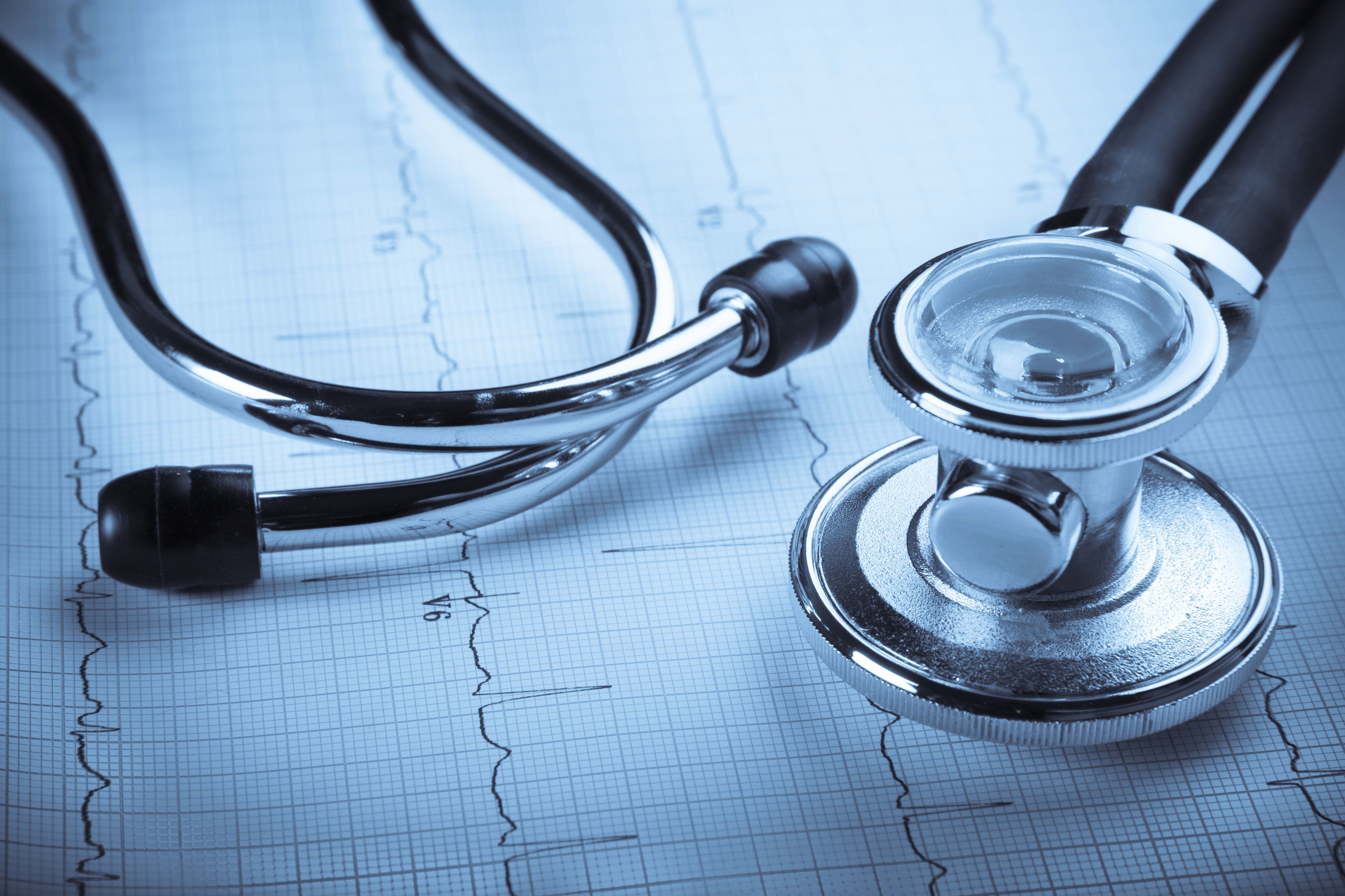Stetoscopio su tracciato ECG, 5500x3666 Ultra HD, 4K TV