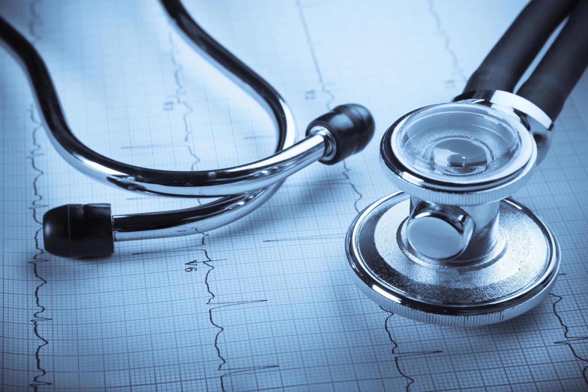 Stetoscopio su tracciato ECG, 1920x1280 WUXGA, Desktop