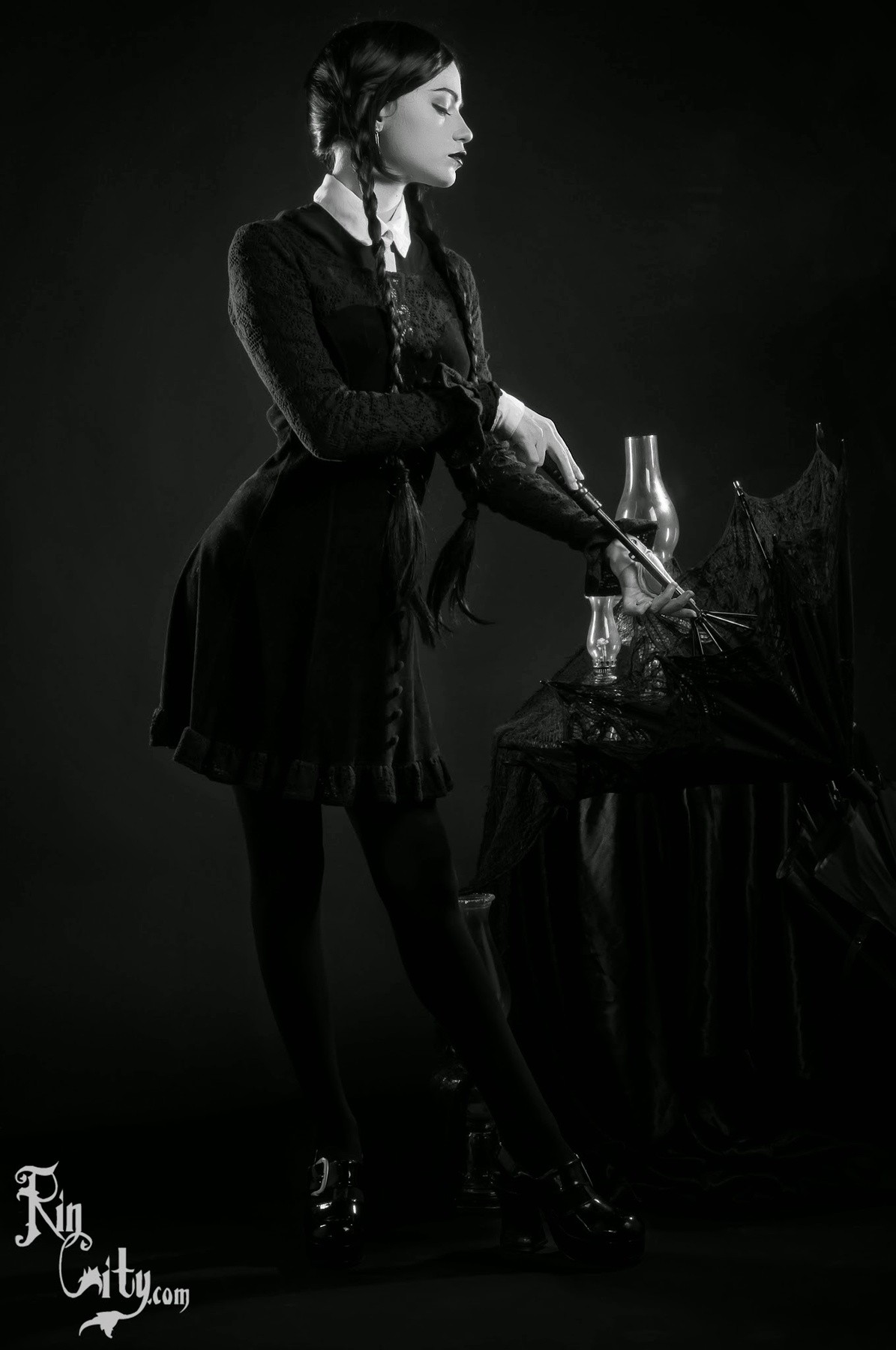Cosplay Mercoledì Addams monocromatico, 1195x1800 Full HD Verticale, iPhone