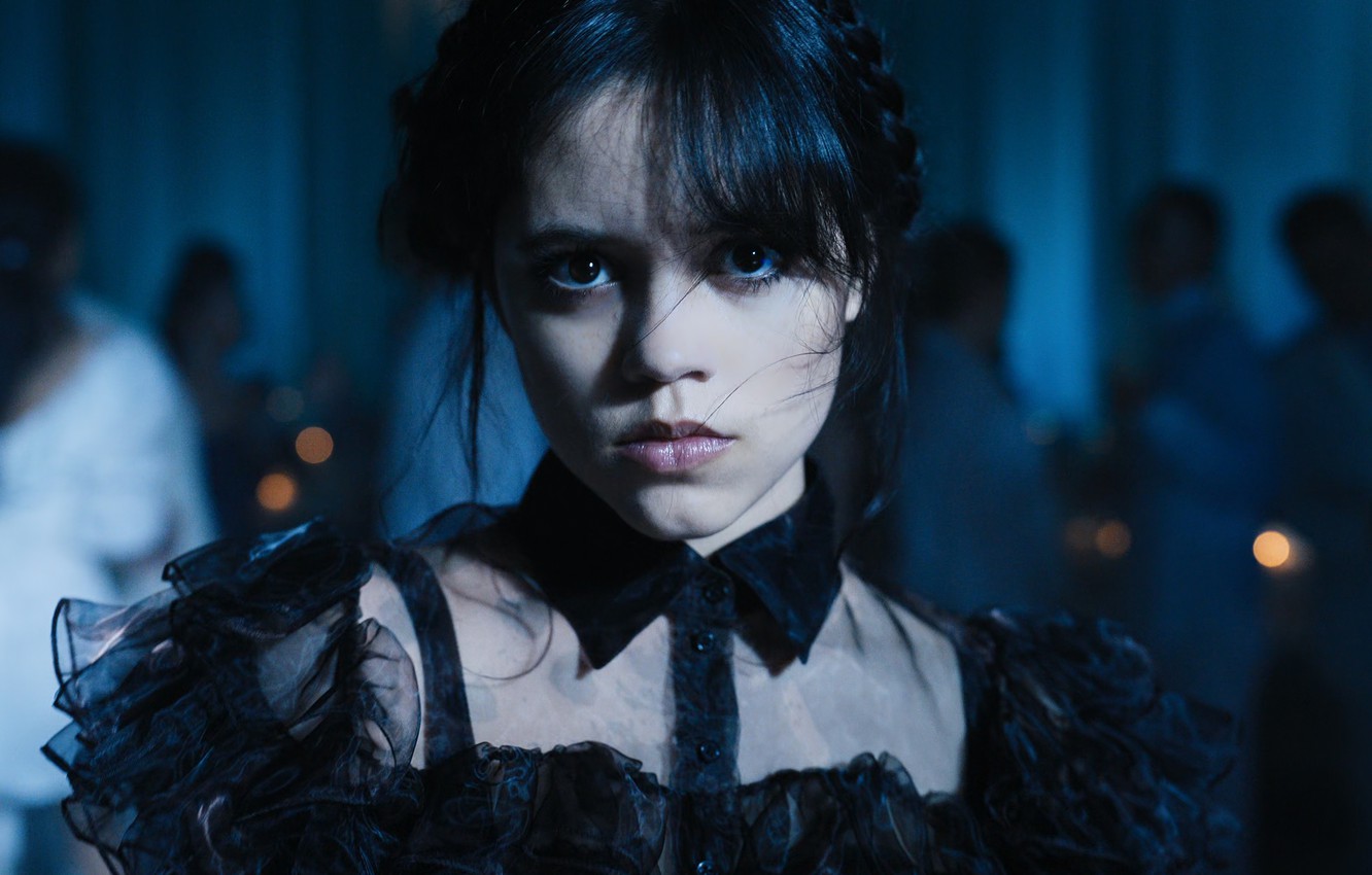Mercoledì Addams sguardo intenso, 1332x850 720p, PC