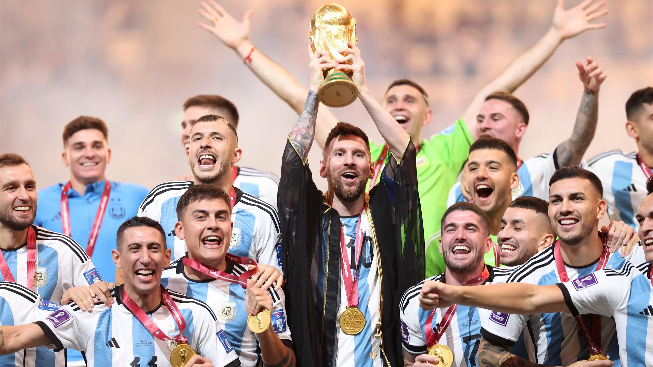Messi Argentina trofeo Coppa, 2560x1440 QHD, Laptop