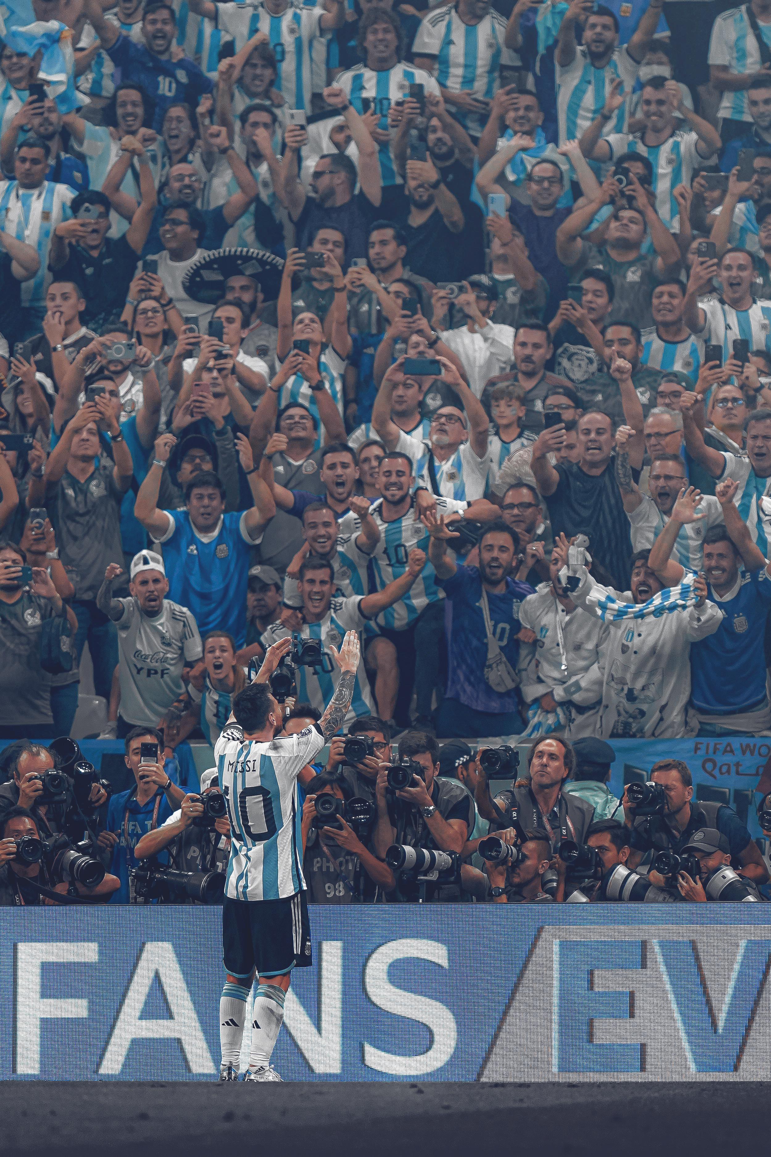 Messi festeggia con tifosi, 2499x3749 Full HD Verticale, Smartphone