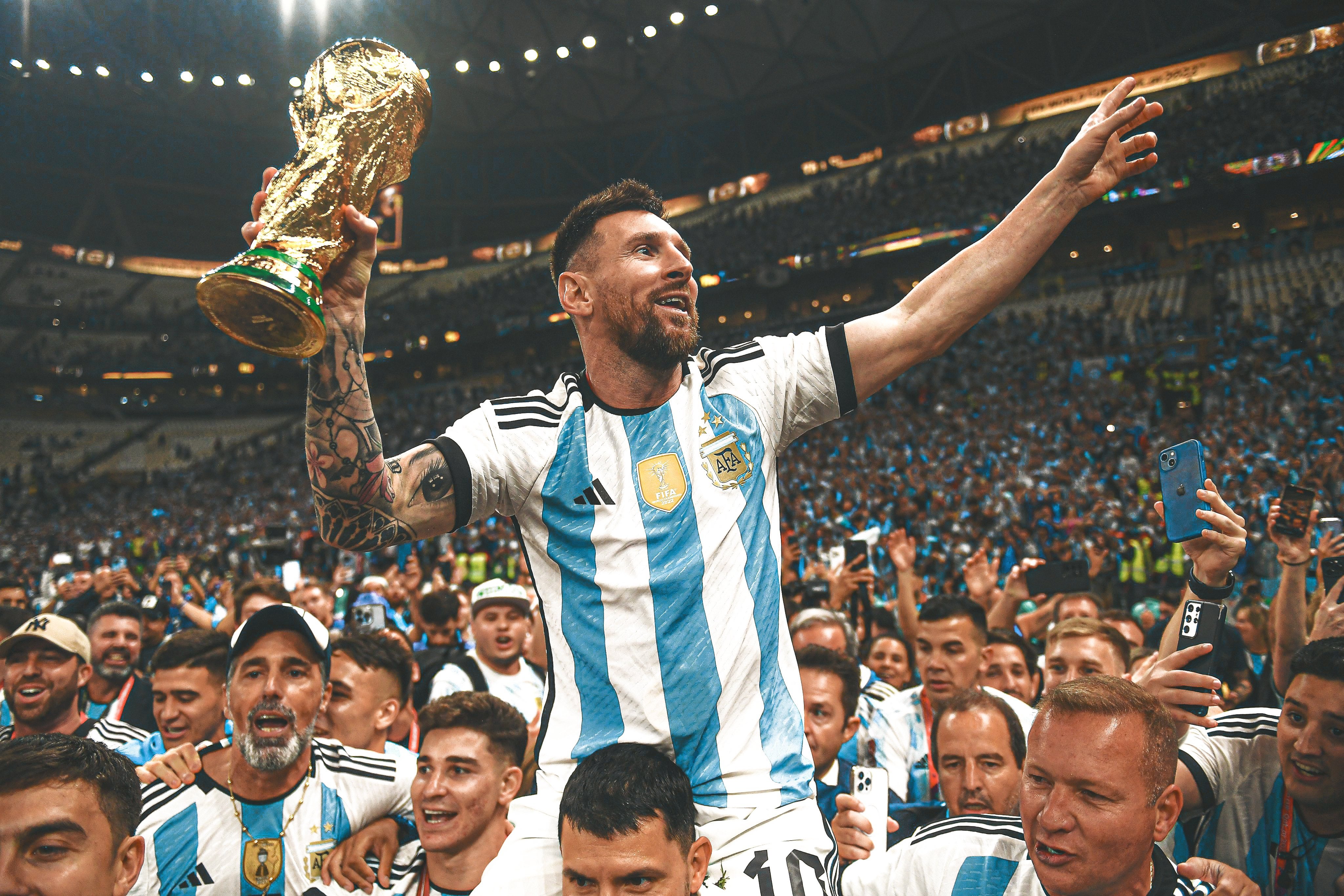 Messi solleva trofeo Mondiale, Inter Miami, 4096x2731 UHD, PC 4K