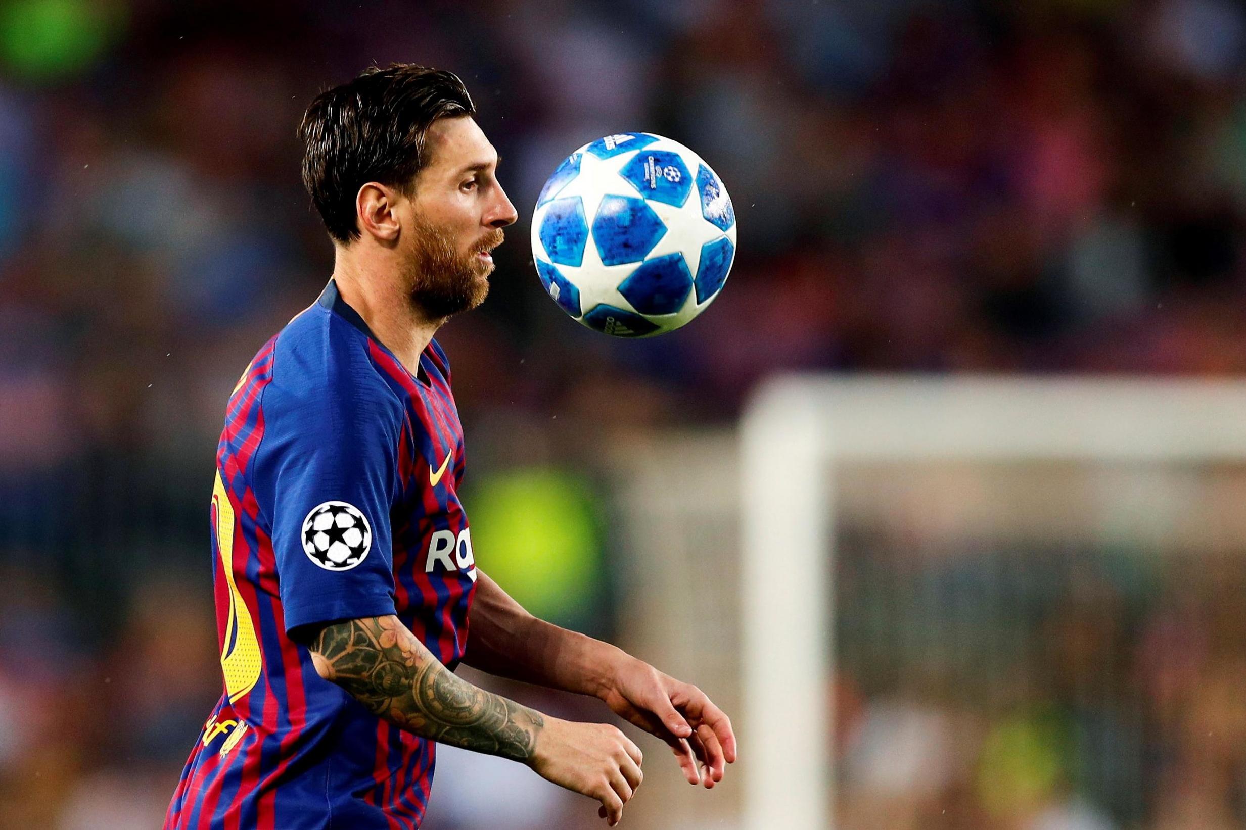 Messi Barcellona pallone Champions League, 2465x1643 Hi-Res, Desktop