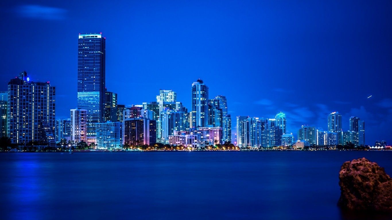 Skyline Miami notturno blu, 1366x768 HD, Acer Nitro