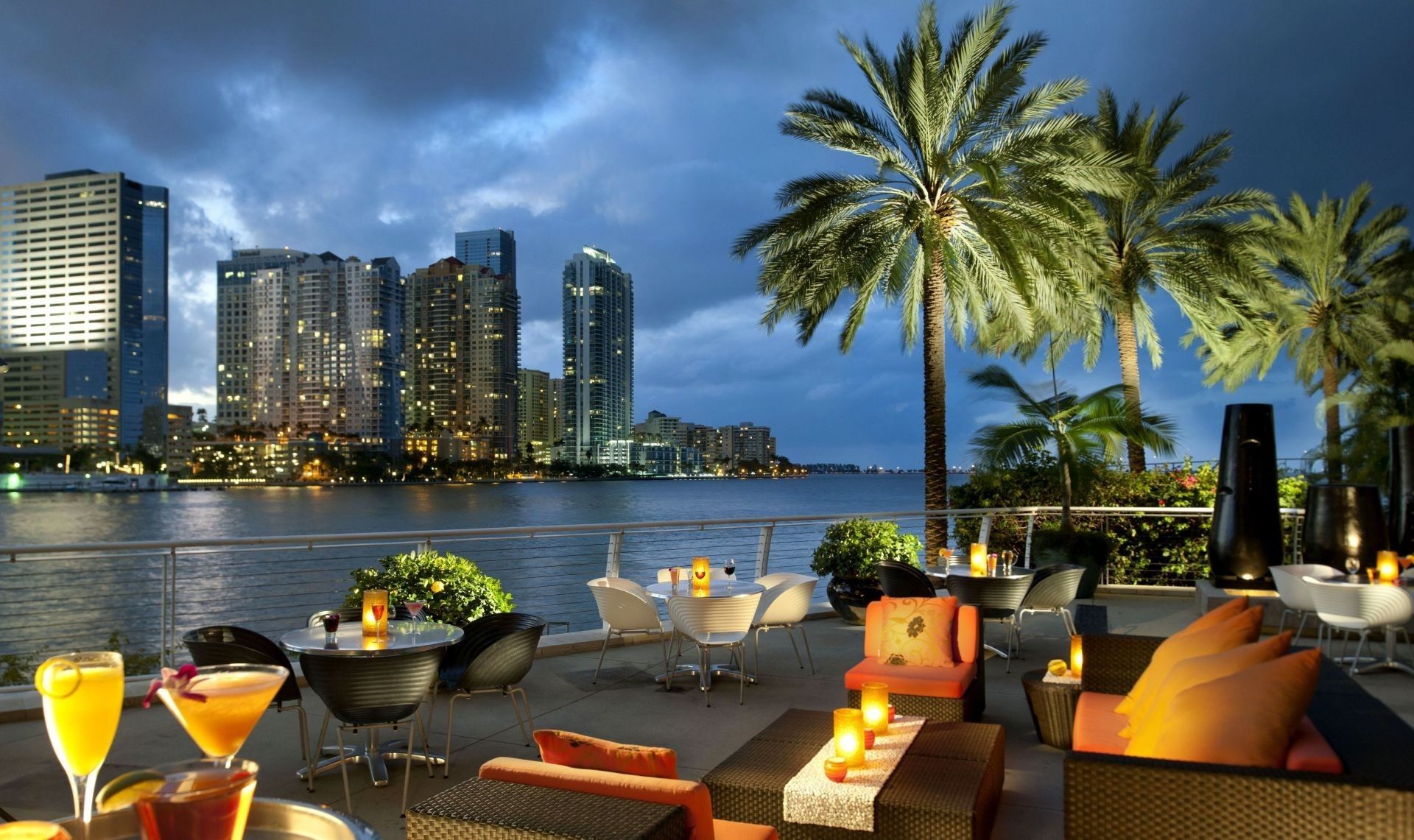 Terrazza con vista skyline Miami, 1920x1141 Full HD, HP Laptop