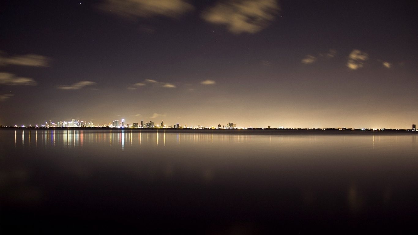 Miami skyline notturno sull'oceano, 1366x768 720p, Dell XPS