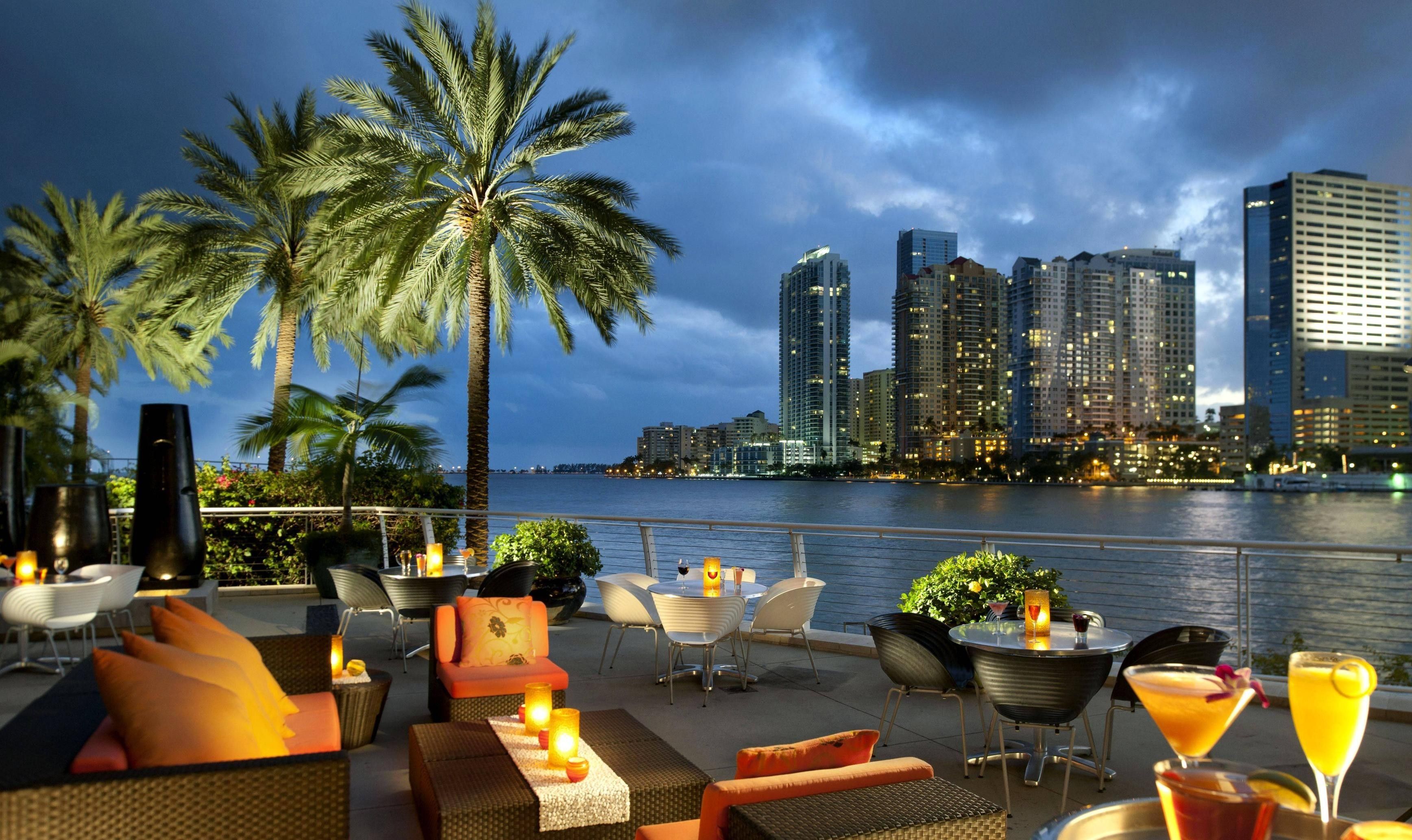 Terrazza notturna skyline Miami, 3472x2065 2K, Acer Nitro