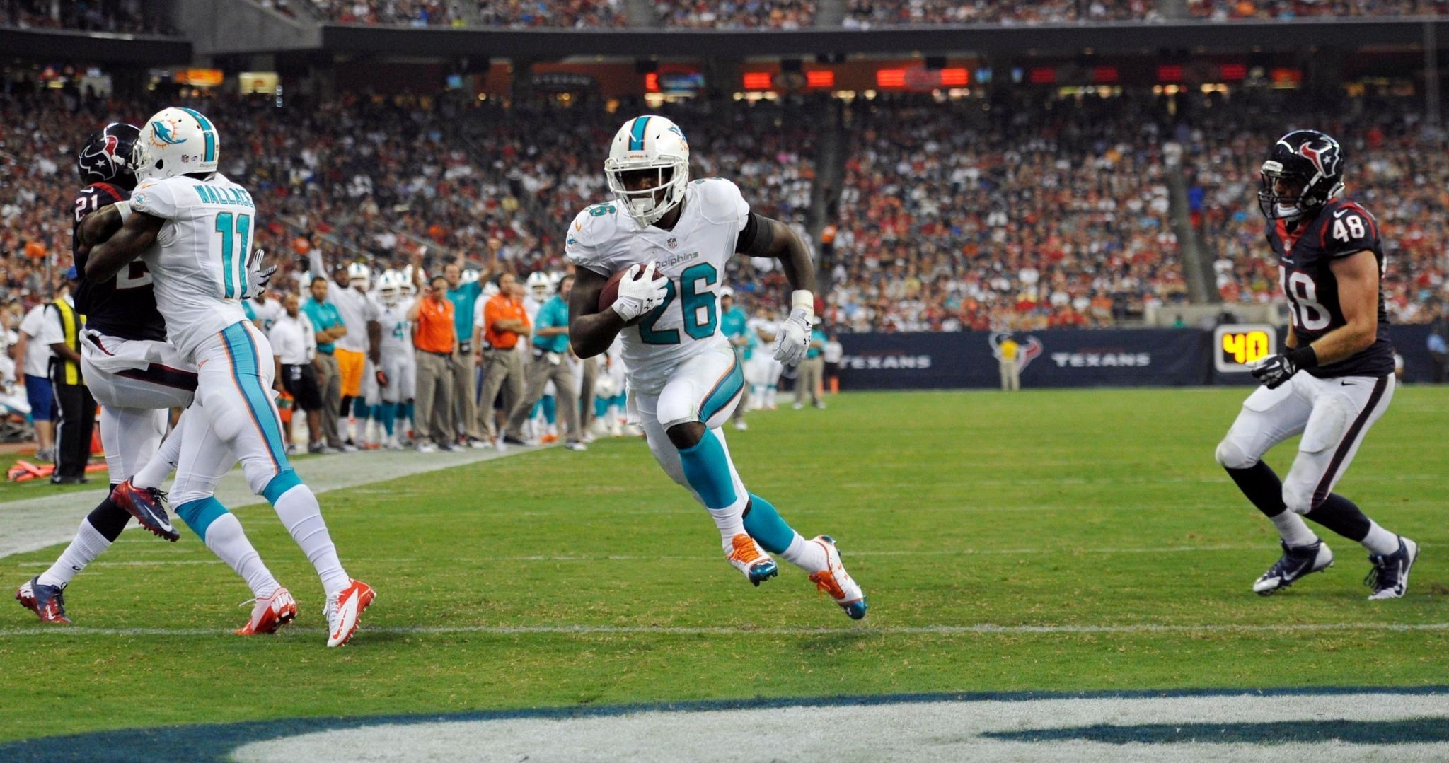 Miami Dolphins football azione stadio, 2048x1079 Hi-Res, Acer Nitro