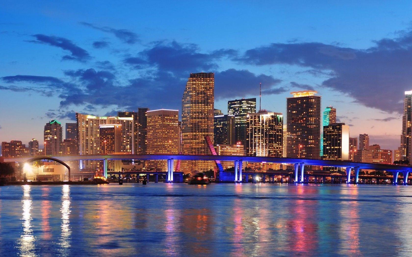 Skyline di Miami al tramonto, 1680x1050 HD Ready, Laptop