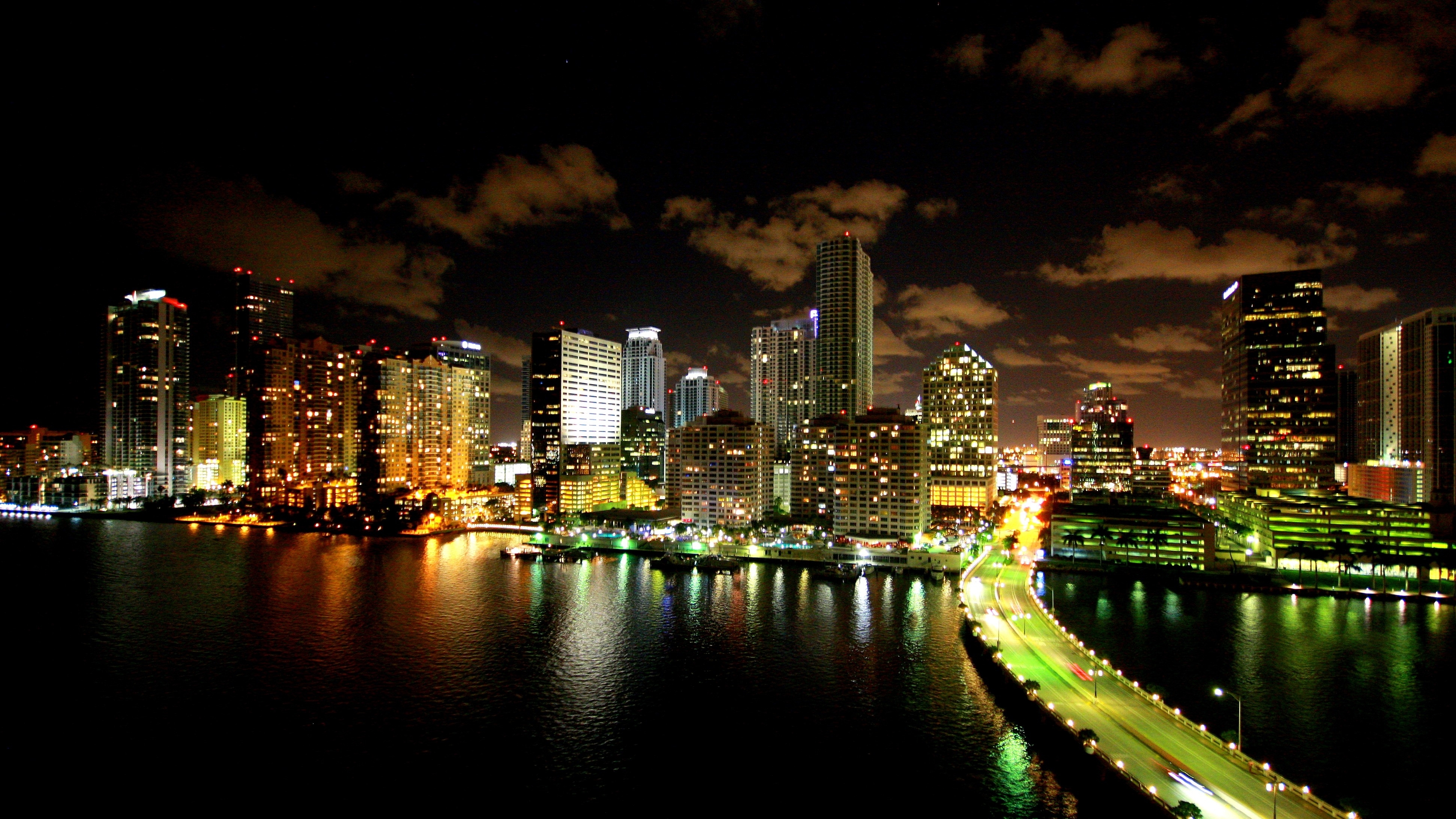 Miami skyline notturno, 3888x2187 Ultra HD, Monitor 4K