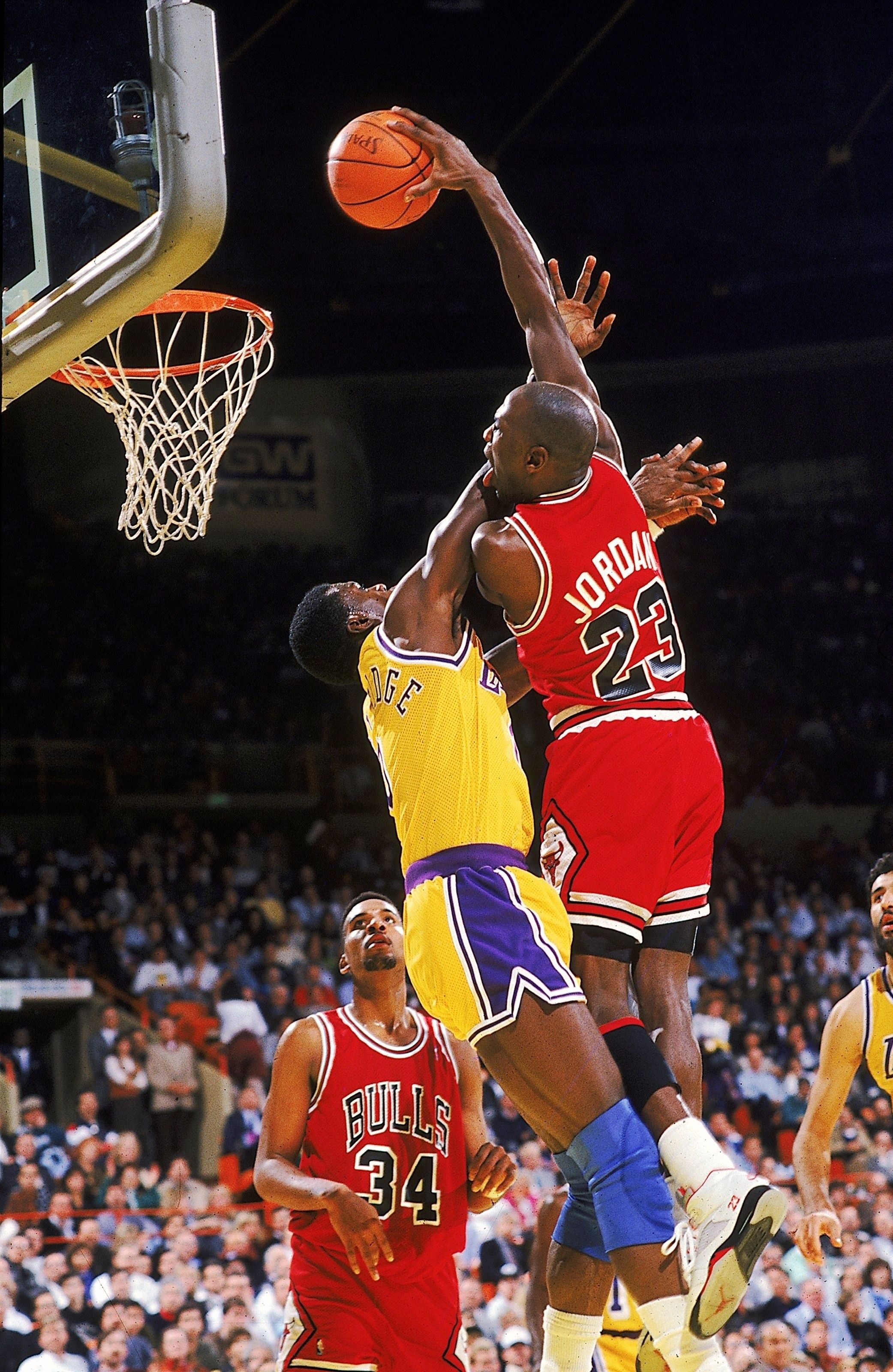 Michael Jordan schiacciata Lakers, Los Angeles Lakers, 2083x3200 Verticale, iPhone Air