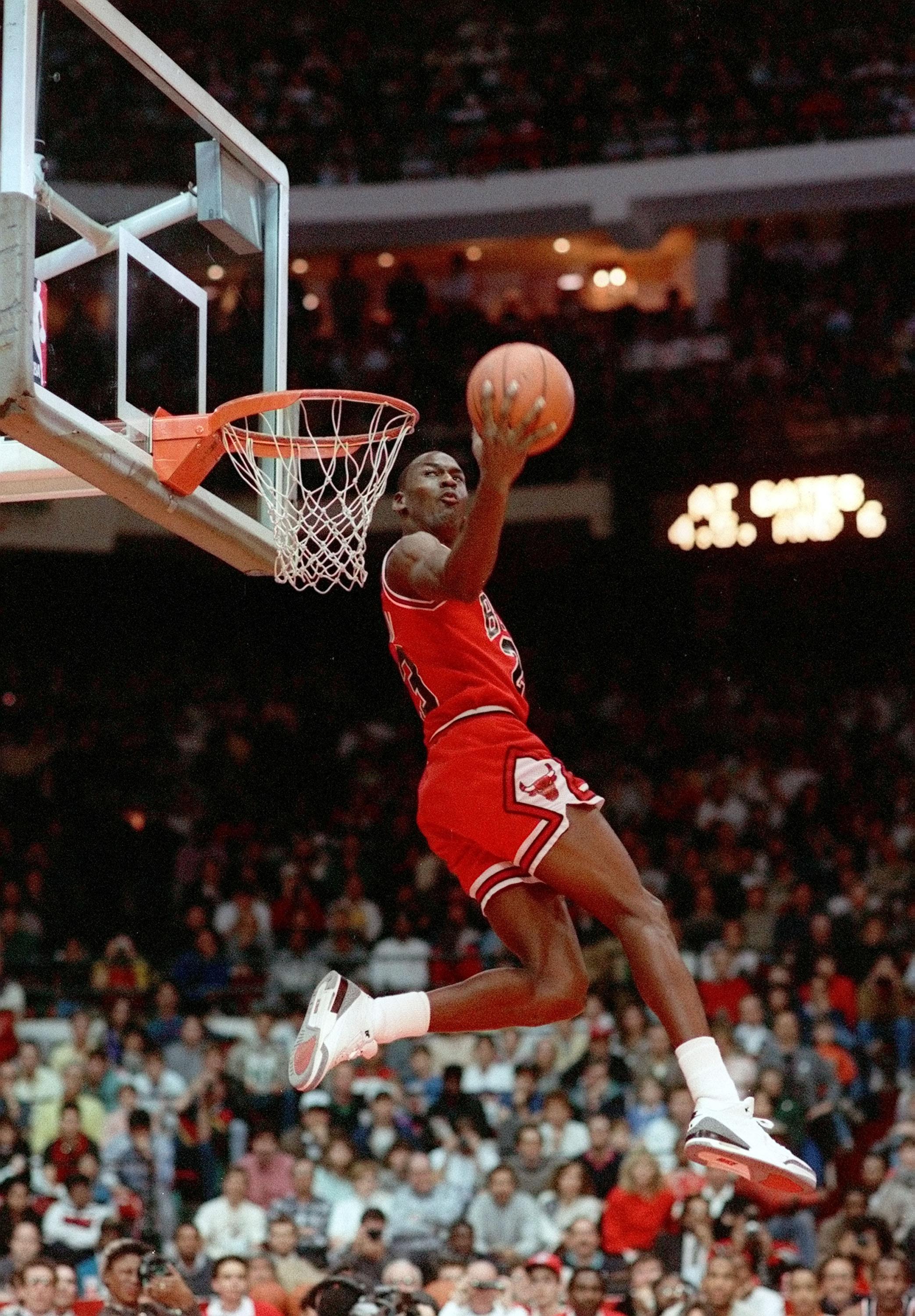 Michael Jordan schiacciata Chicago Bulls, 2087x3000 Verticale, iPhone Plus