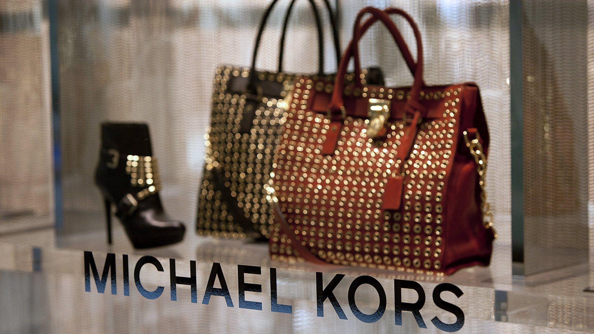 Ciondolo logo Michael Kors dorato, 658x1334 Verticale, Mobile
