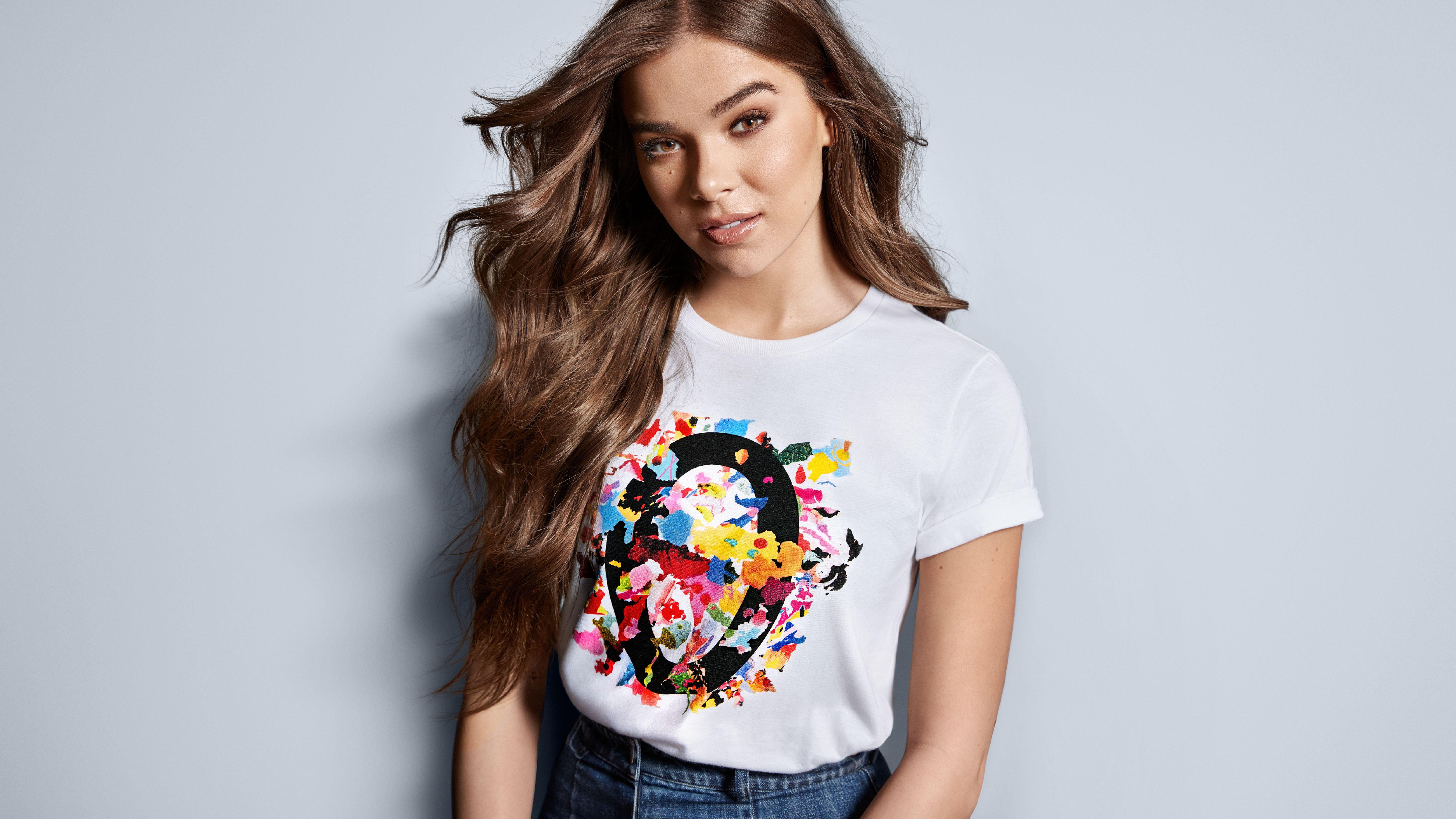 Hailee Steinfeld Michael Kors t-shirt, 6667x3750 Ultra HD, Monitor 4K