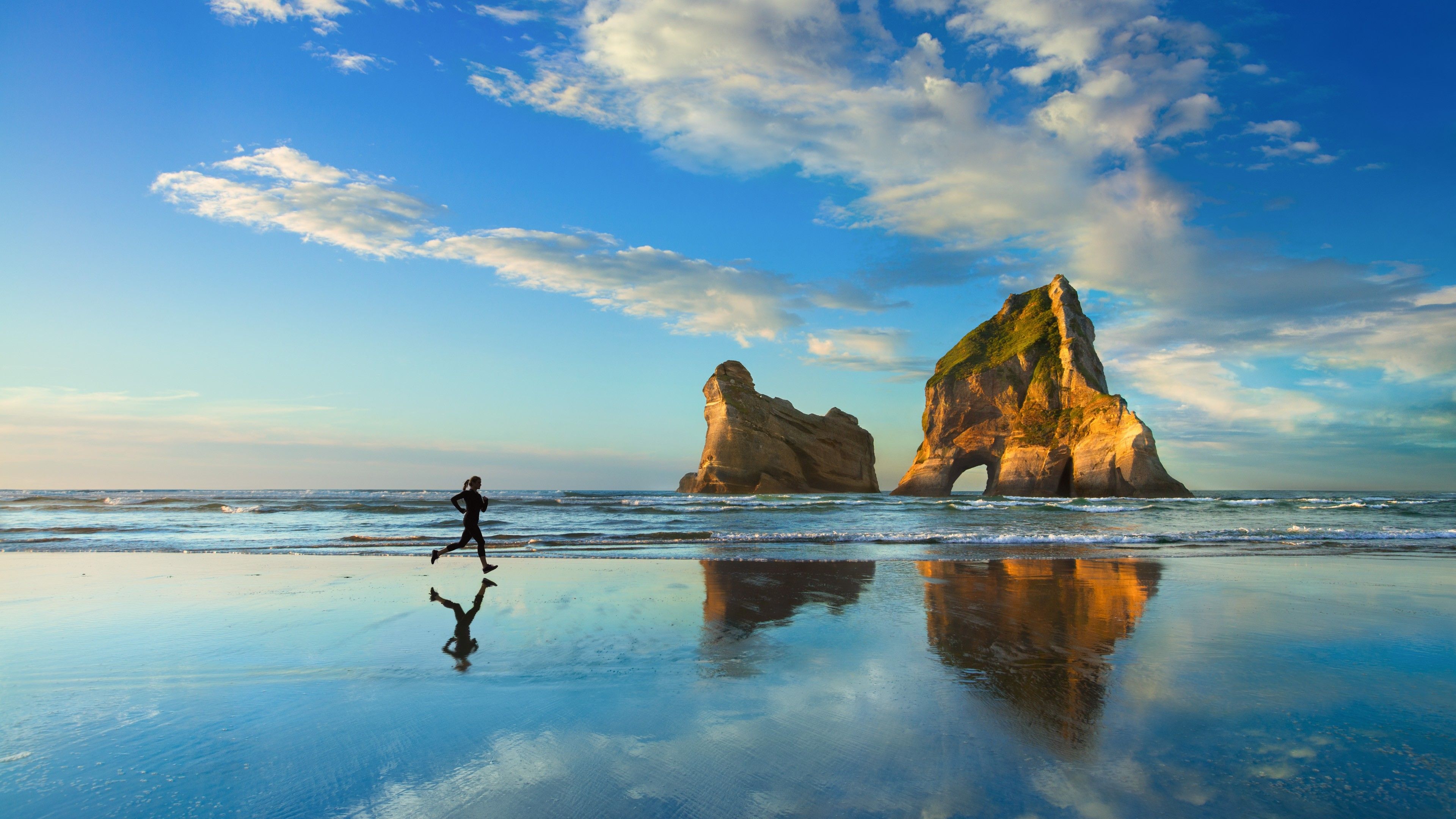Spiaggia al tramonto con scogliere, 3840x1200 21:9, PC