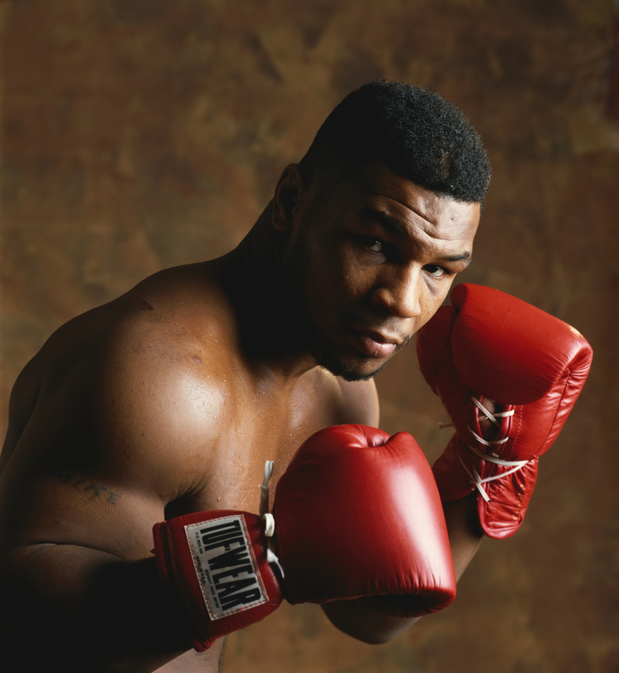 Mike Tyson guantoni rossi, 900x978 Verticale, Mobile