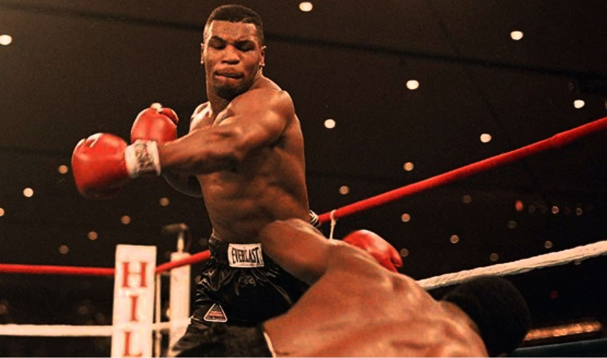 Mike Tyson pugile sul ring, 1960x1156 Full HD, Laptop