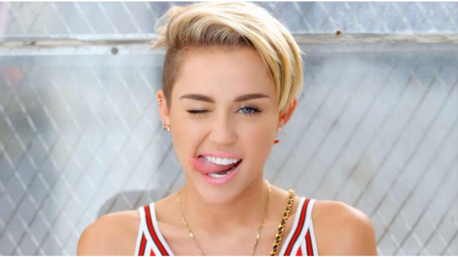 Miley Cyrus occhiolino linguaccia, 1920x1080 Full HD 1080p, PC Desktop