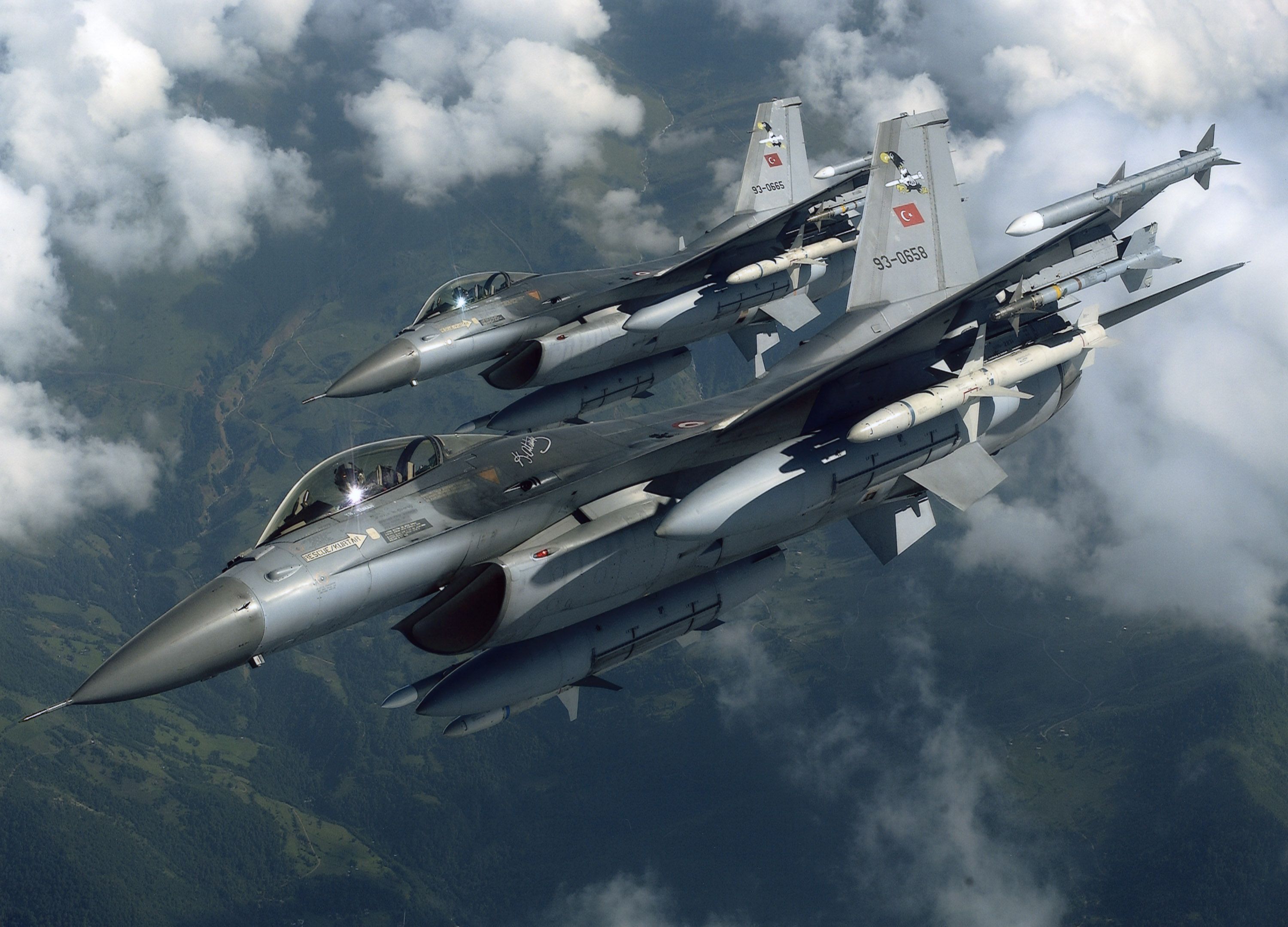 Caccia F-16 in volo, 3000x2158 2K+, PC