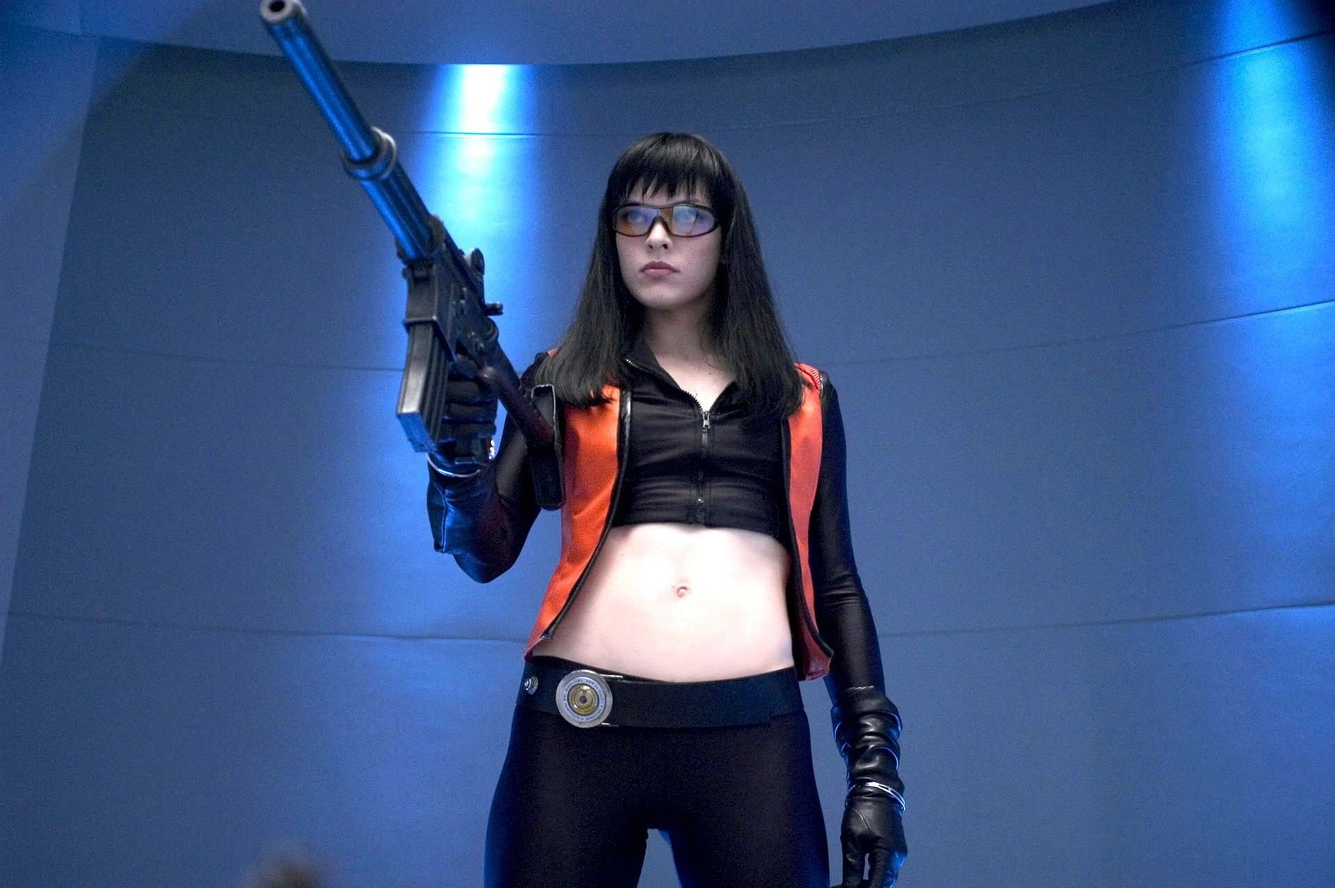 Milla Jovovich Ultraviolet arma, 1920x1277 Full HD+ WUXGA, Desktop