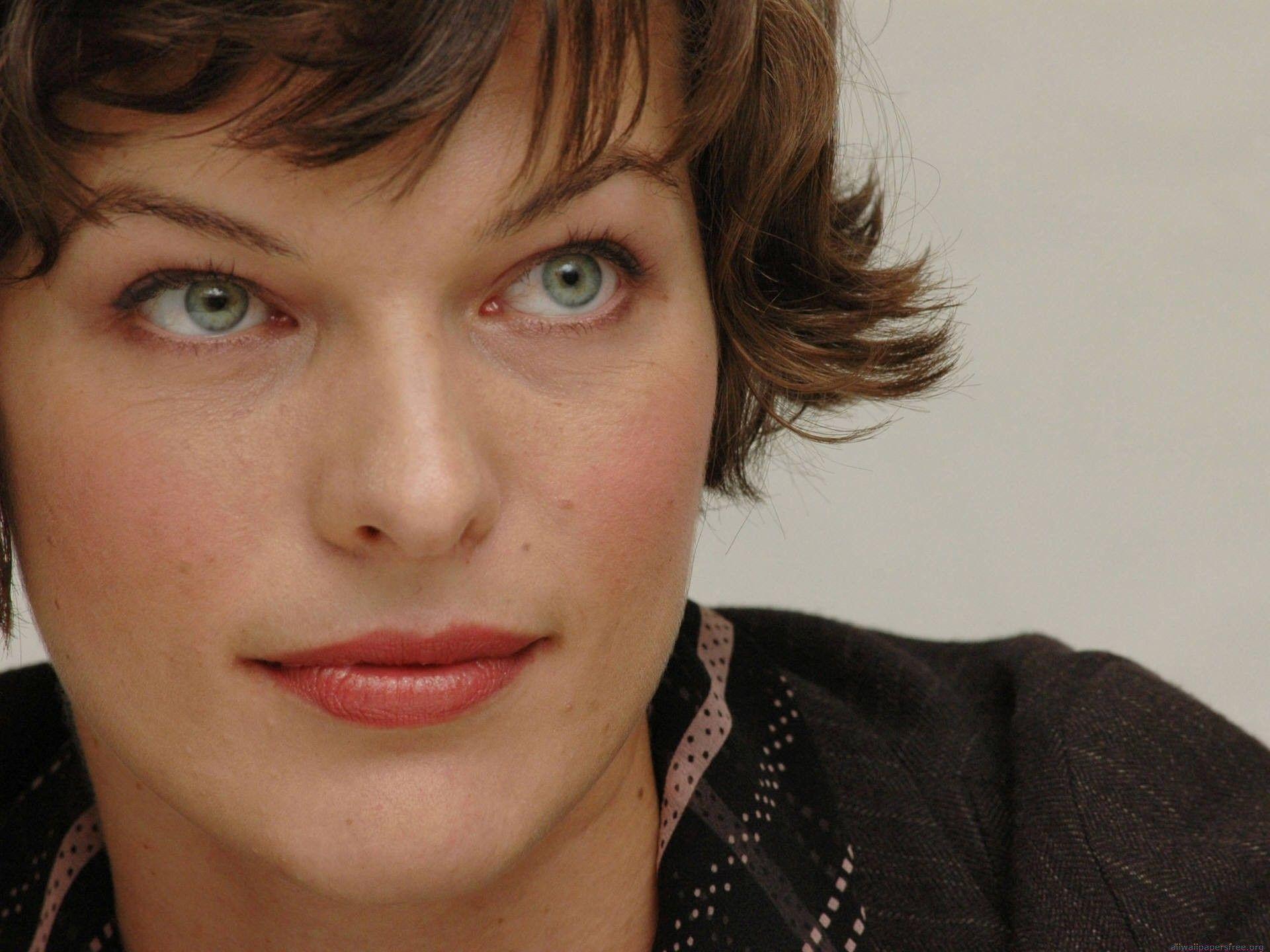Milla Jovovich ritratto viso, 1920x1440 Full HD+, iMac