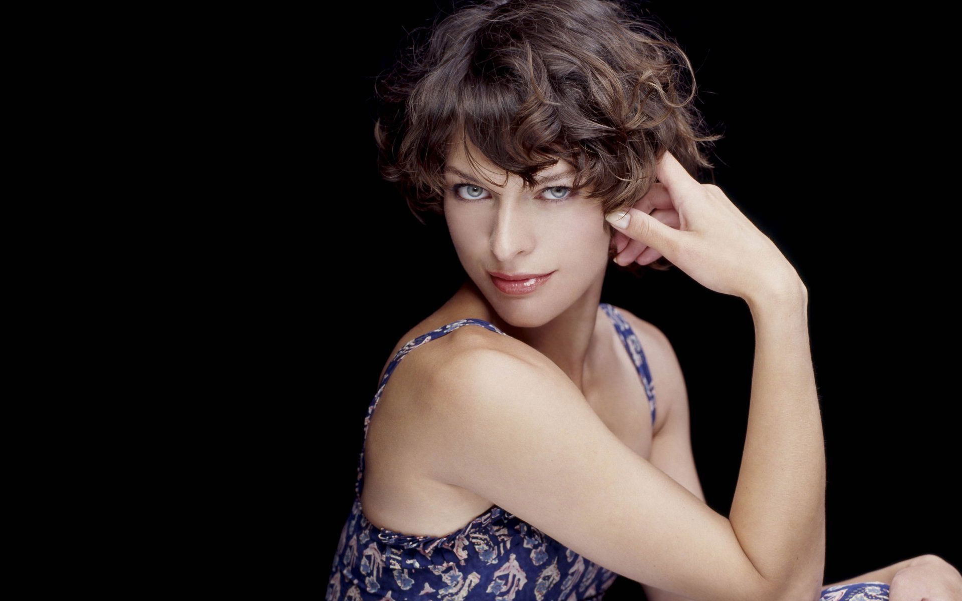 Milla Jovovich ritratto elegante, 1920x1200 Full HD+ WUXGA, Desktop