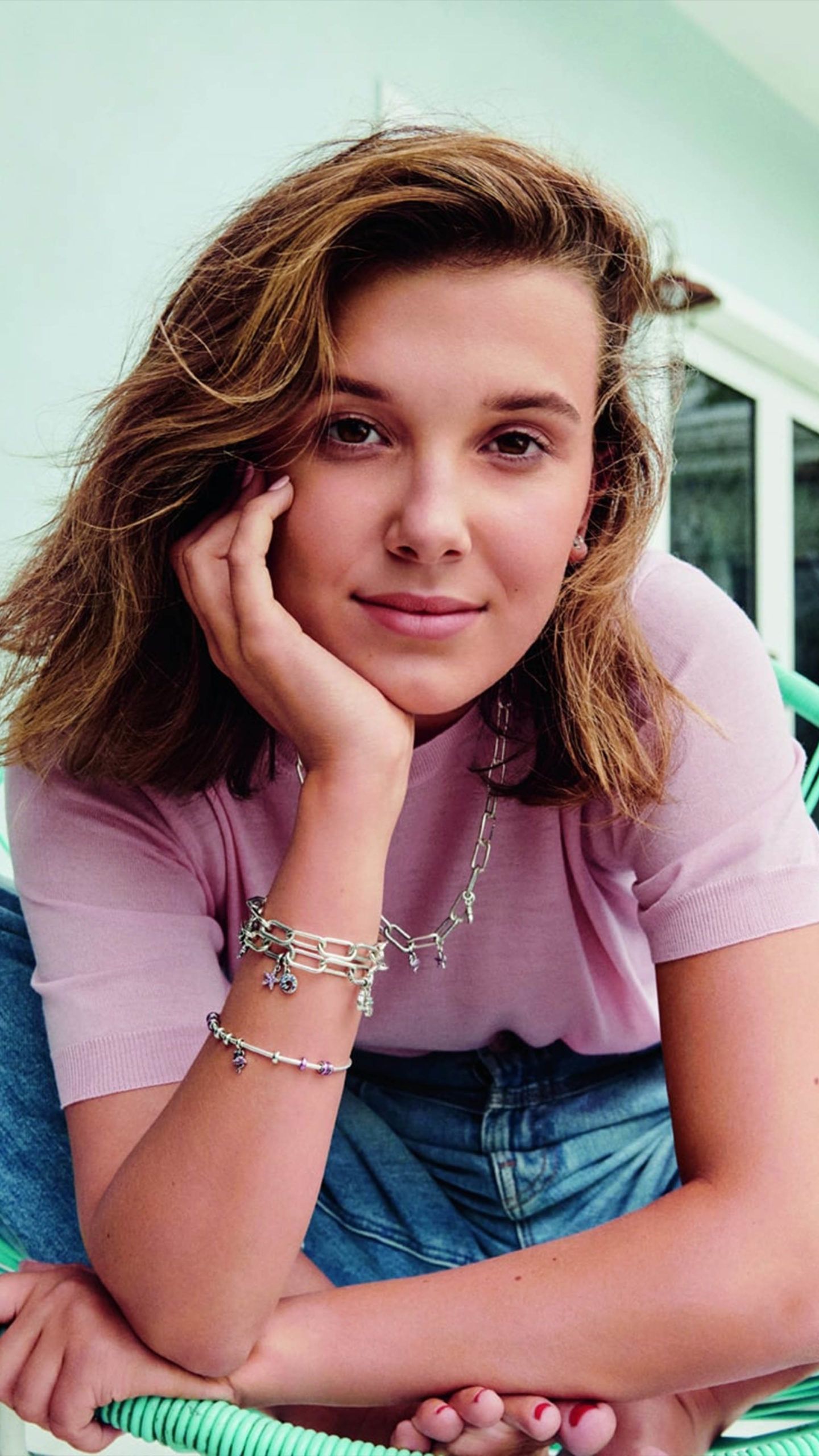 Millie Bobby Brown ritratto, 1440x2560 Full HD Verticale, iPhone