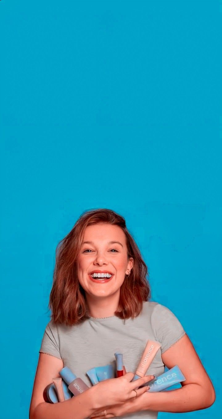 Millie Bobby Brown sfondo azzurro, 720x1358 Verticale, Telefono