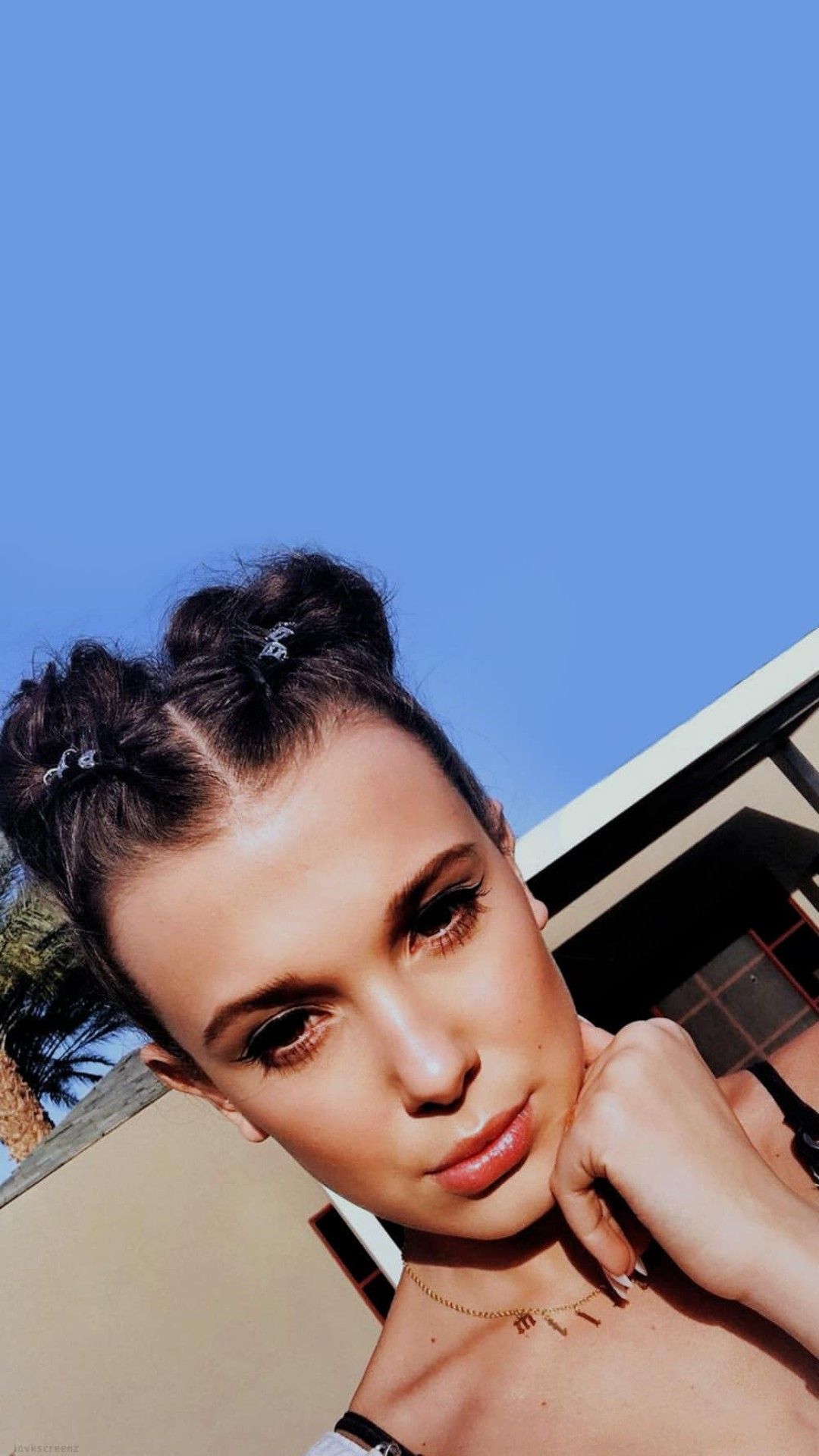 Millie Bobby Brown selfie, 1080x1920 Verticale, Telefono